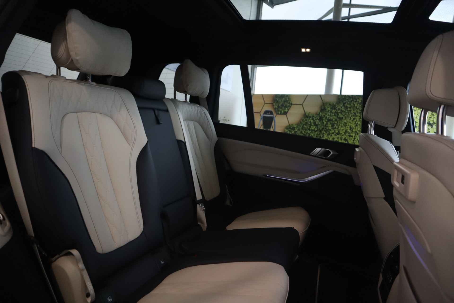 BMW X7 xDrive40d High Executive Panorama dakSky Lounge / BMW Personal CoPilot Pack - 9/30