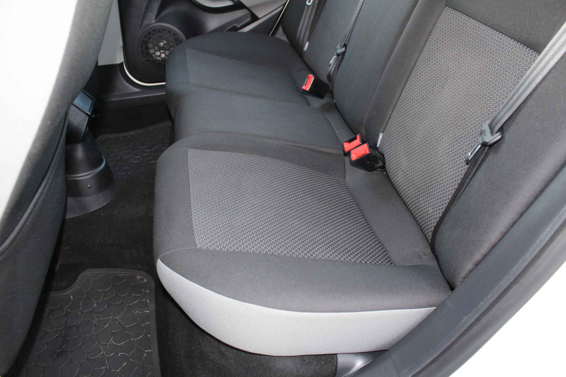 SEAT Ibiza ST EcoTSI Style Connect | Incl. 12 maanden Garantie | Stoelverwarming | Cruise controle | Climate controle | Parkeersensoren achter | 15 Inch LMV | DSG automaat | Isofix | Centrale deurvergrendeling met afstandsbediening | - 23/60