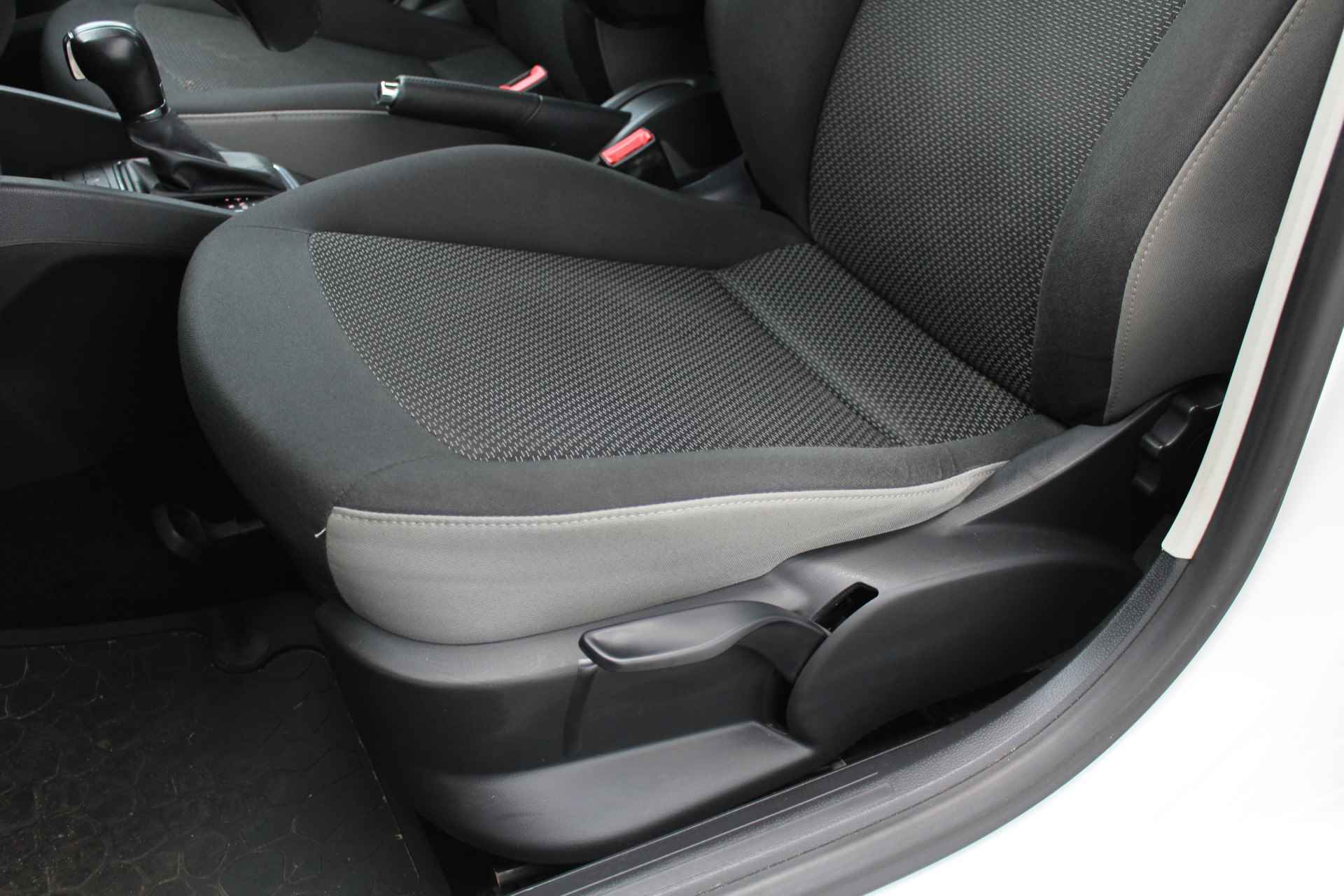 SEAT Ibiza ST EcoTSI Style Connect | Incl. 12 maanden Garantie | Stoelverwarming | Cruise controle | Climate controle | Parkeersensoren achter | 15 Inch LMV | DSG automaat | Isofix | Centrale deurvergrendeling met afstandsbediening | - 29/60