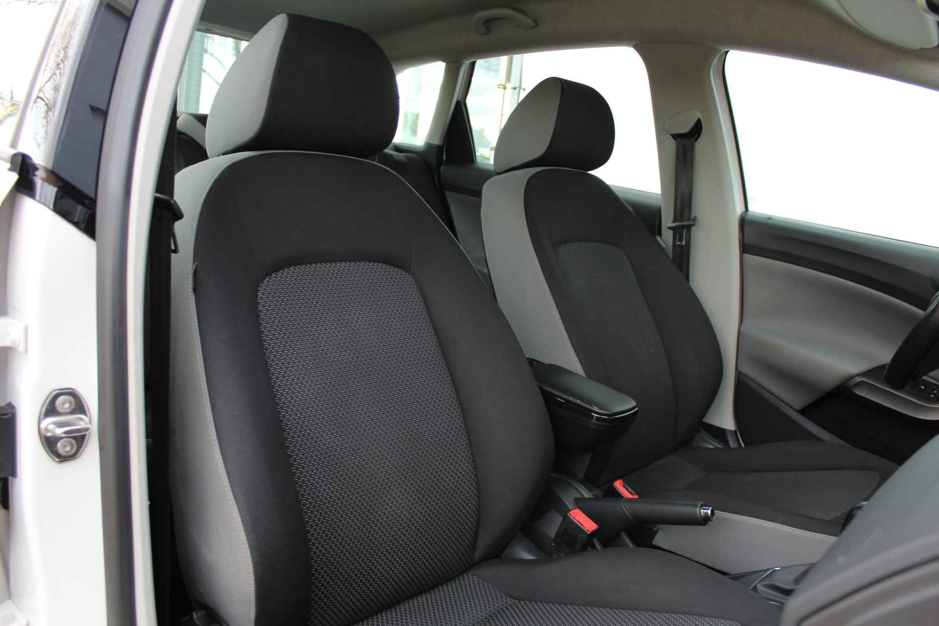 SEAT Ibiza ST EcoTSI Style Connect | Incl. 12 maanden Garantie | Stoelverwarming | Cruise controle | Climate controle | Parkeersensoren achter | 15 Inch LMV | DSG automaat | Isofix | Centrale deurvergrendeling met afstandsbediening | - 35/60