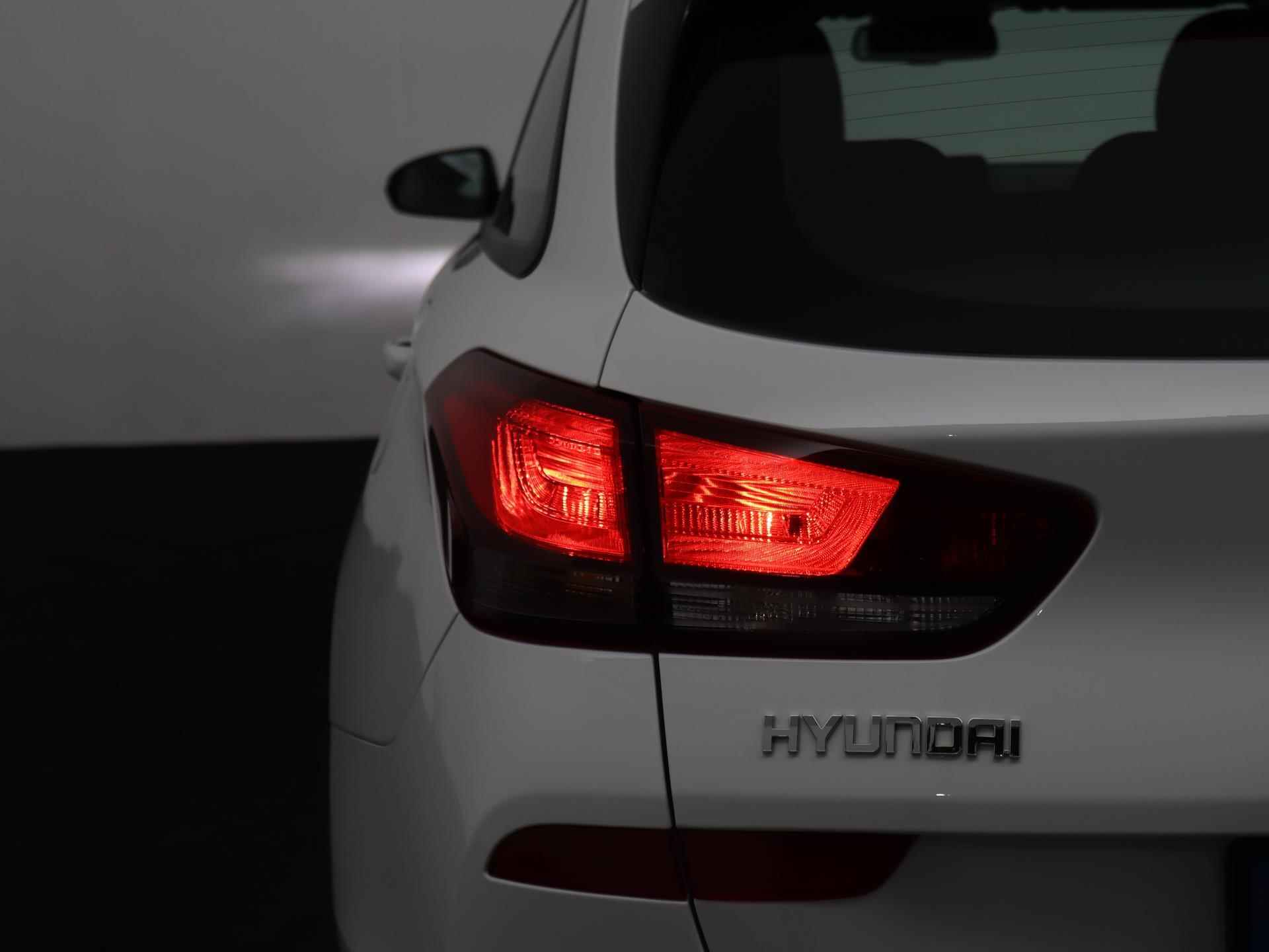 Hyundai i30 Wagon 1.0 T-GDi MHEV Comfort Smart | 5 jaar garantie! | Navi | Clima | Cruise | - 28/33