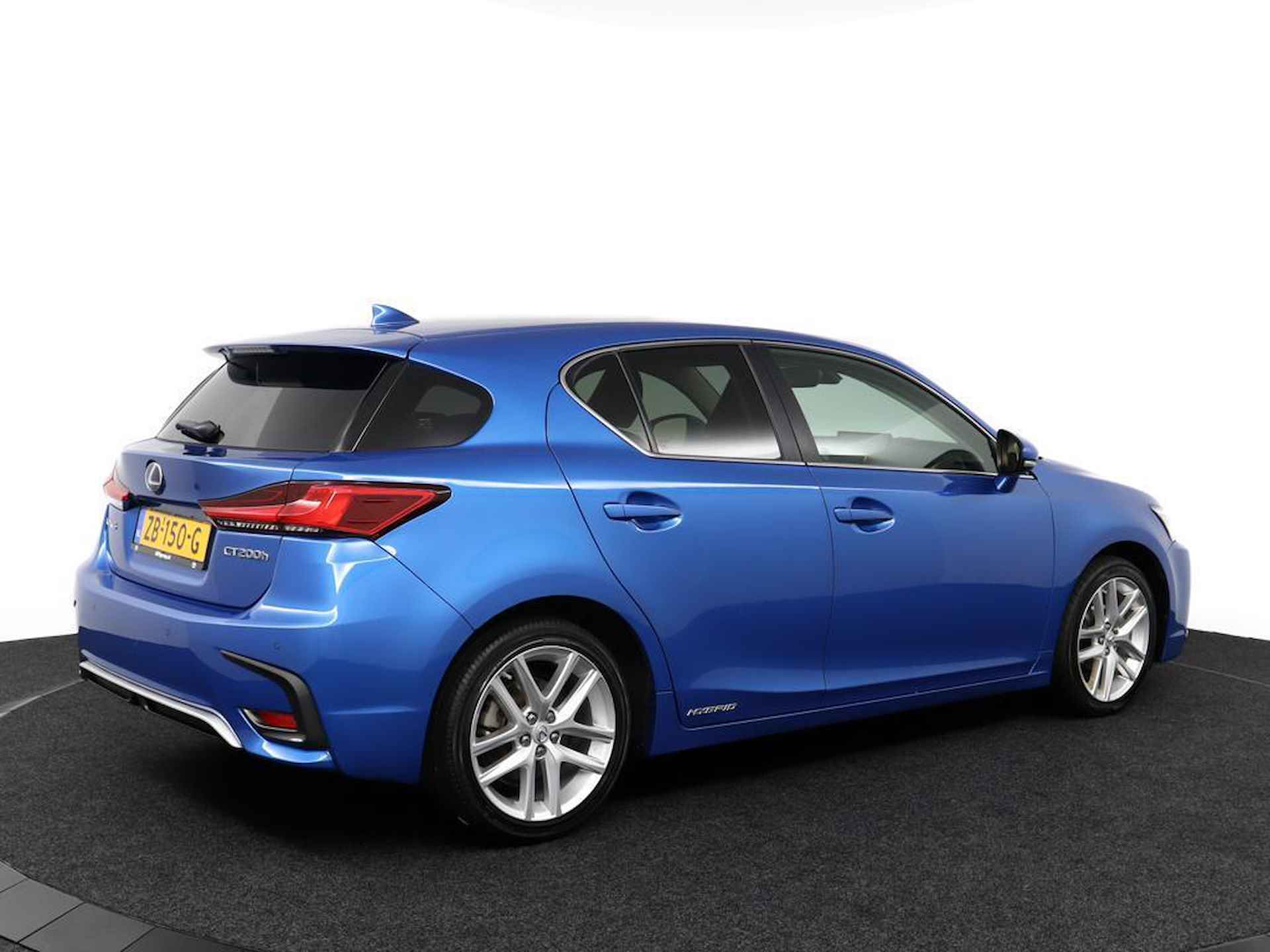 Lexus CT 200h Luxury Line | Lederen bekleding | Navigatie | Parkeersensoren | Stoelverwarming | - 2/56