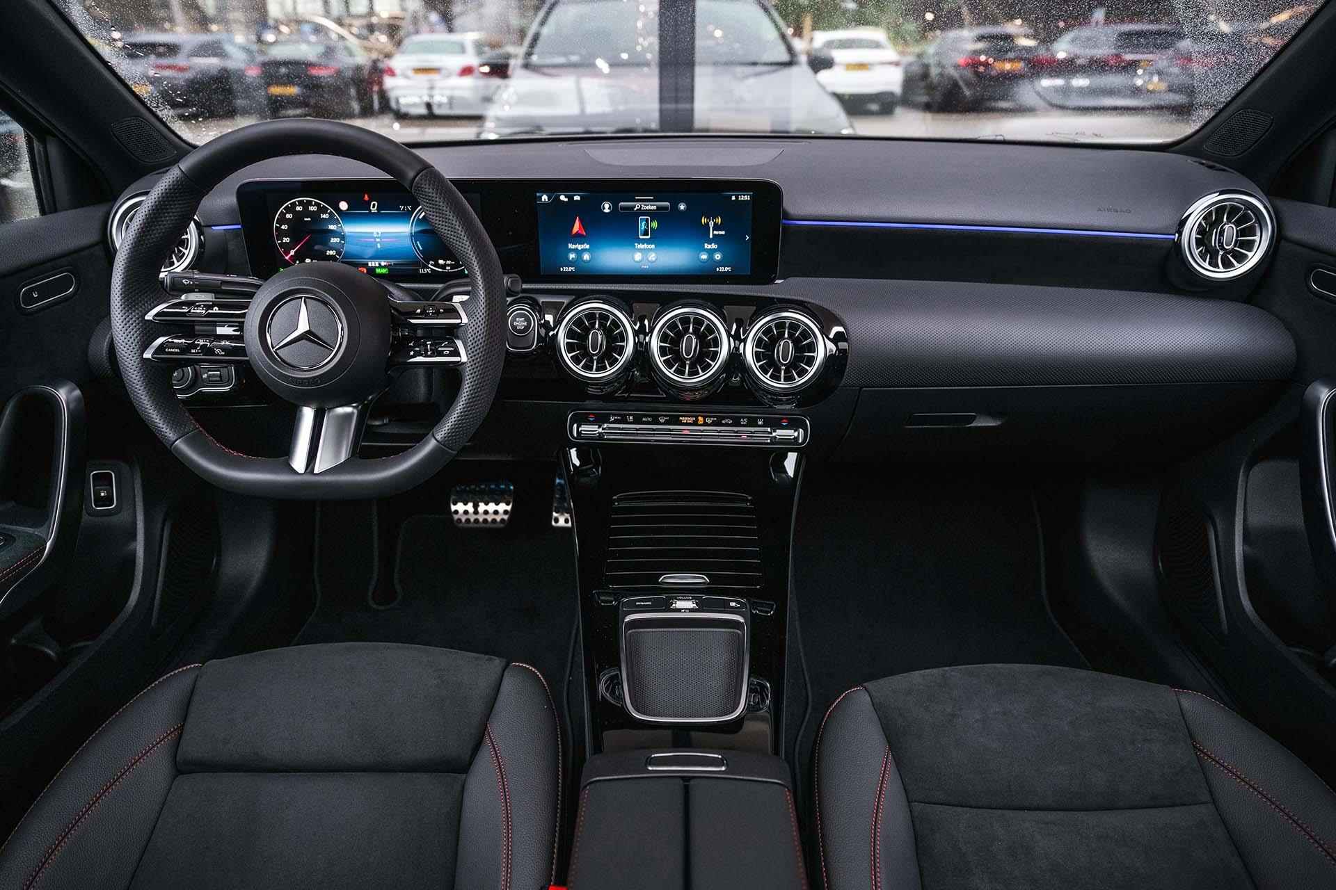 Mercedes-Benz A-klasse 250e Limousine AMG Line | Achteruitrijcamera | KEYLESS GO | Sfeerverlichting | Panorama schuifdak - 15/30