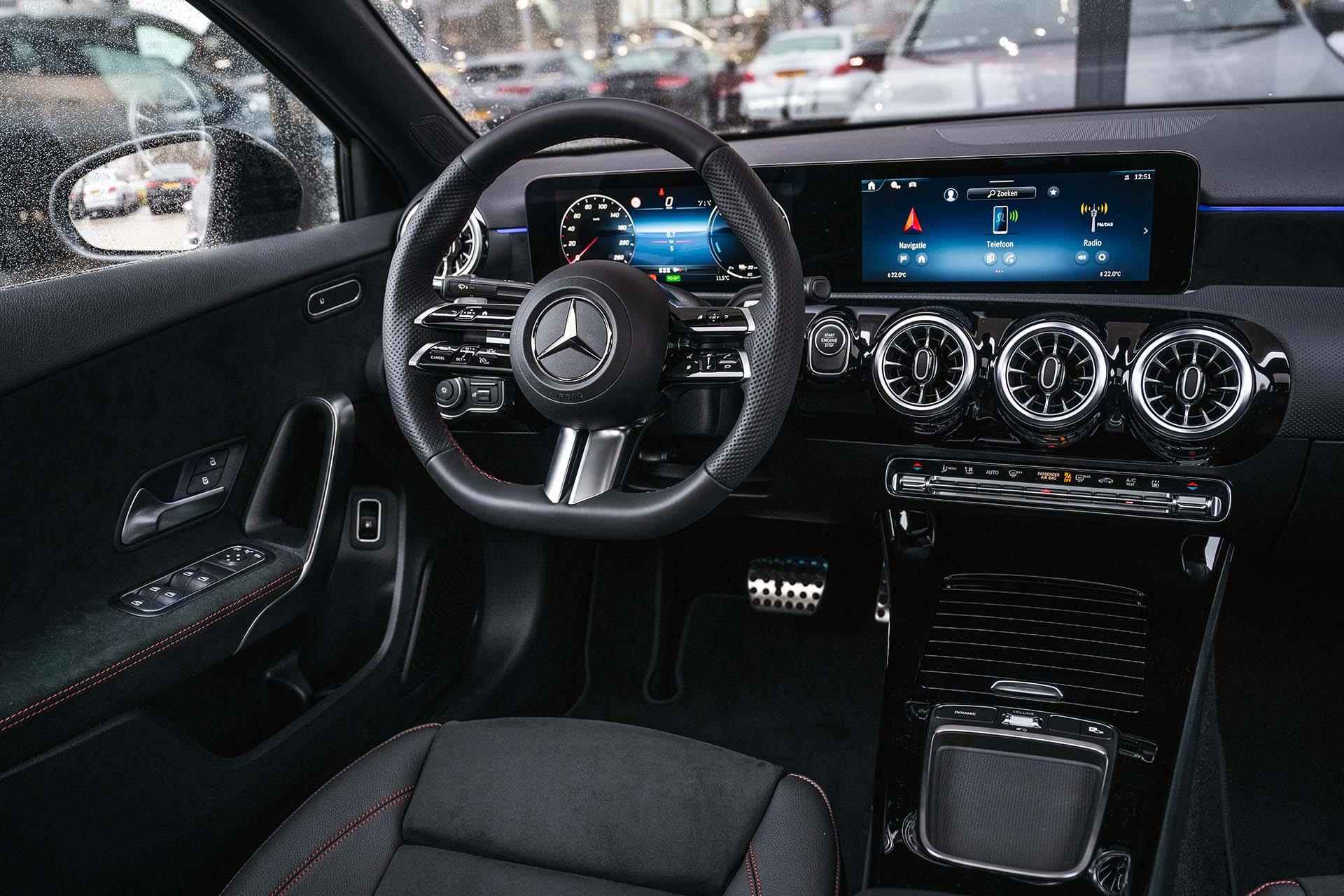 Mercedes-Benz A-klasse 250e Limousine AMG Line | Achteruitrijcamera | KEYLESS GO | Sfeerverlichting | Panorama schuifdak - 16/30