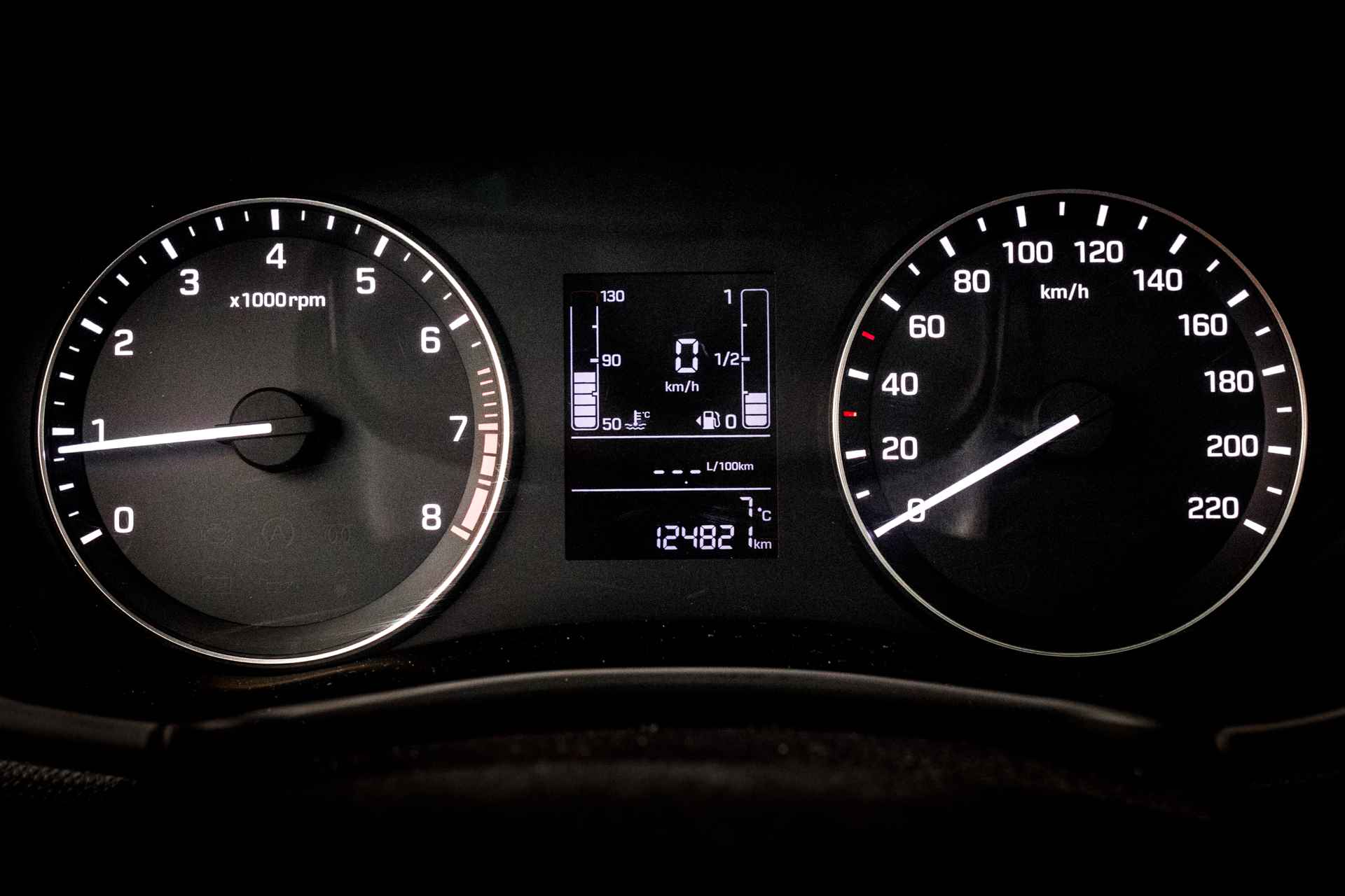 Hyundai i20 1.2 85 PK HP i-Motion Premium Panorama dak RIJKLAAR | Navi | 16 INCH LMV  | PDC  | Navigatie | Airco | - 19/33