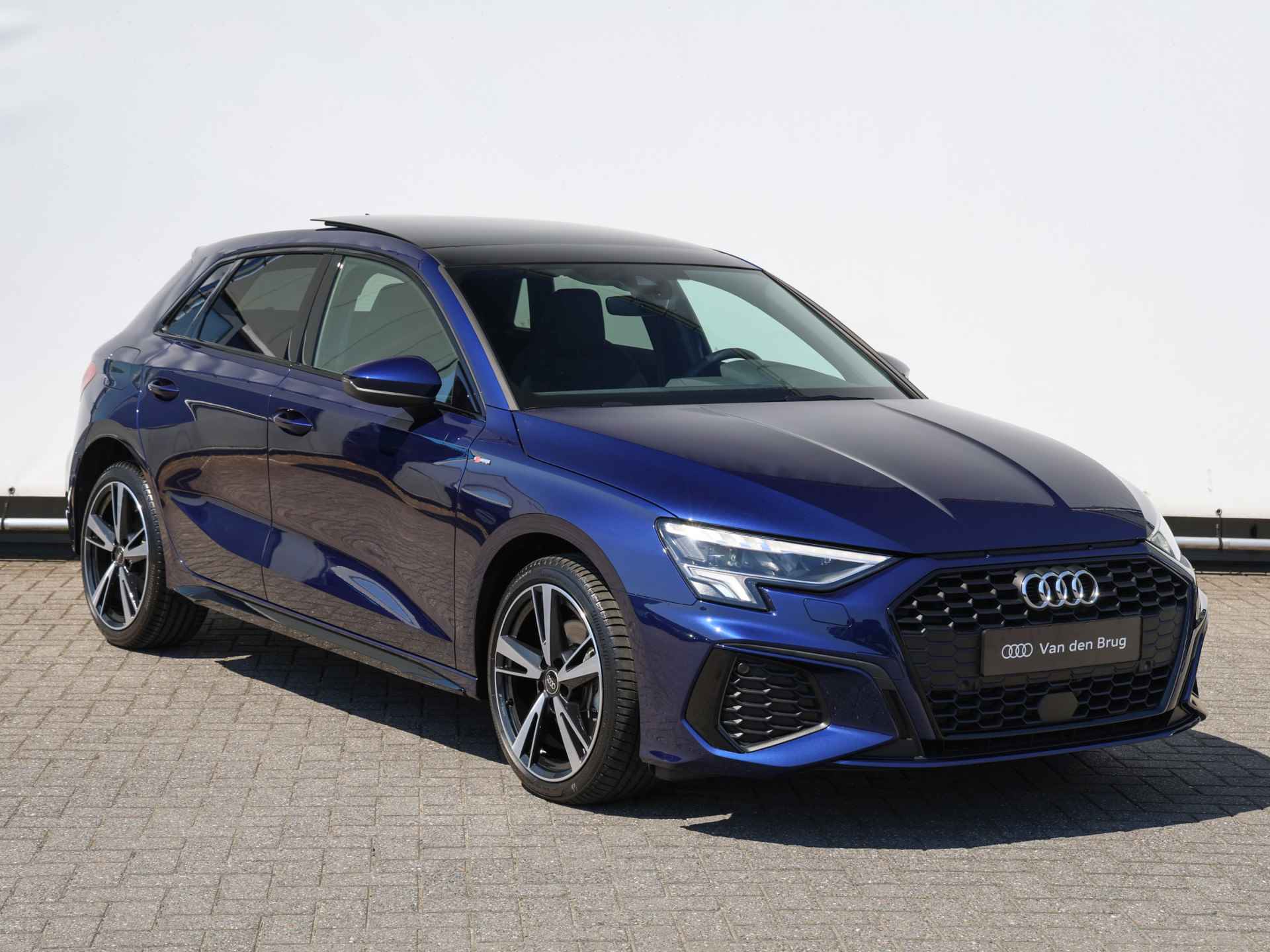 Audi A3 Sportback 40 TFSI e S edition 204pk | Pano | Stoelverwarming | Keyless | Adaptive Cruise | Elek. achterklep | Apple Carplay | Navi | 18" Velgen - 3/50