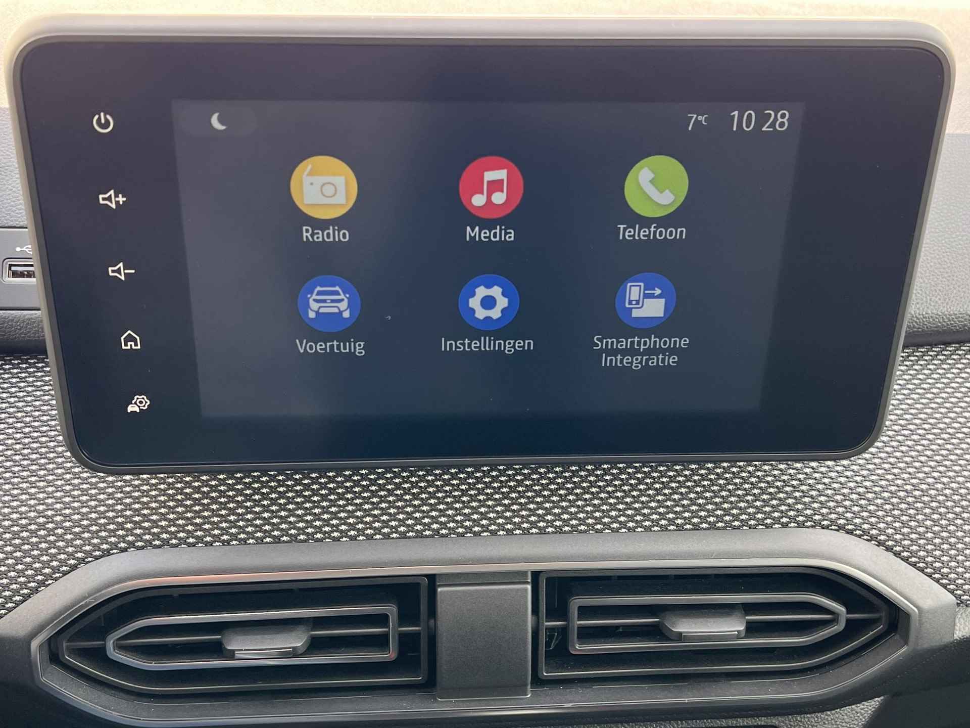 Dacia Jogger 1.0 TCe 110 Extreme 7p. / Zeven persoons / Navigatie via Apple Carplay of Android Auto / Stoelverwarming / - 17/49