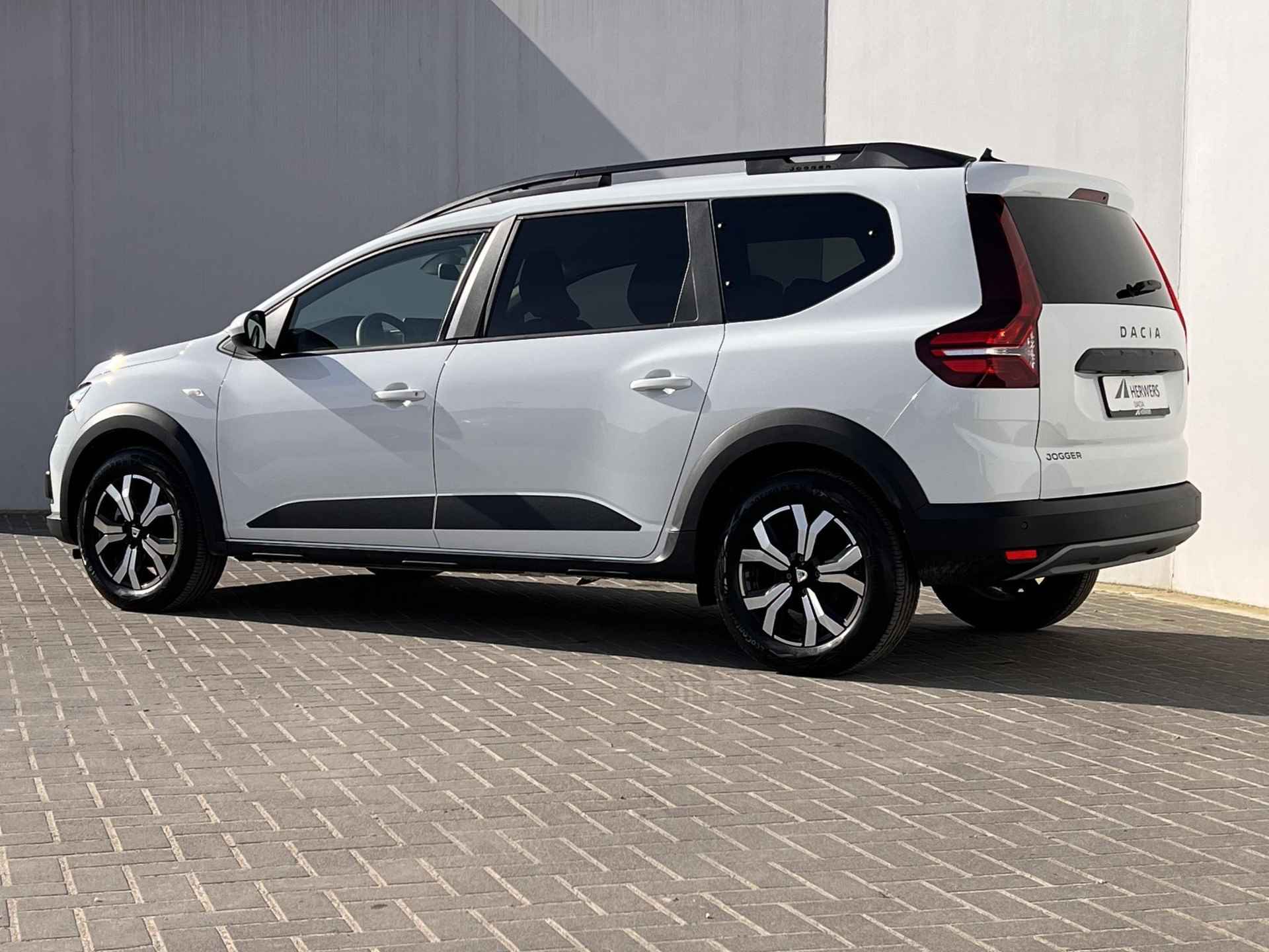 Dacia Jogger 1.0 TCe 110 Extreme 7p. / Zeven persoons / Navigatie via Apple Carplay of Android Auto / Stoelverwarming / - 21/49