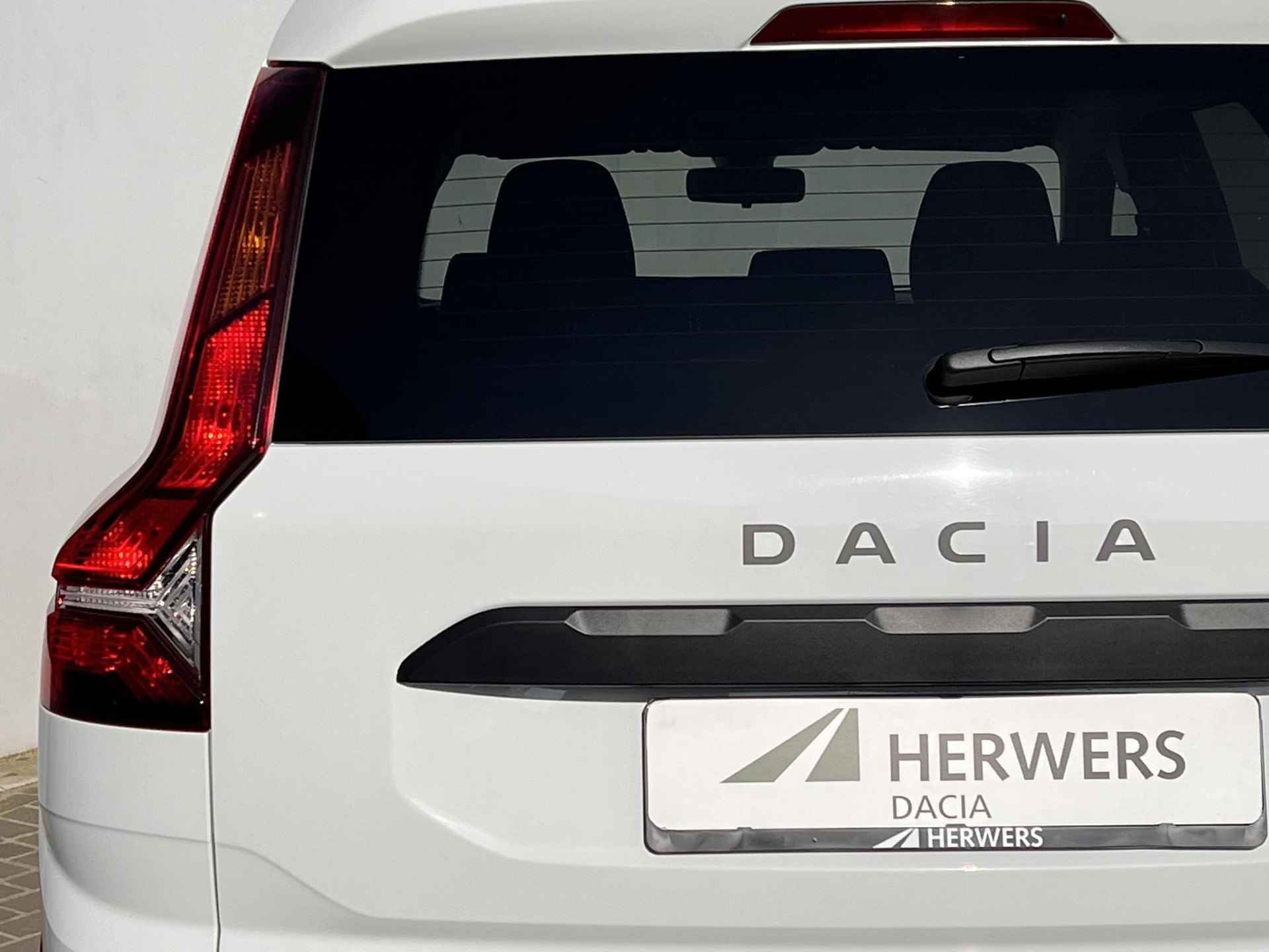 Dacia Jogger 1.0 TCe 110 Extreme 7p. / Zeven persoons / Navigatie via Apple Carplay of Android Auto / Stoelverwarming / - 30/49