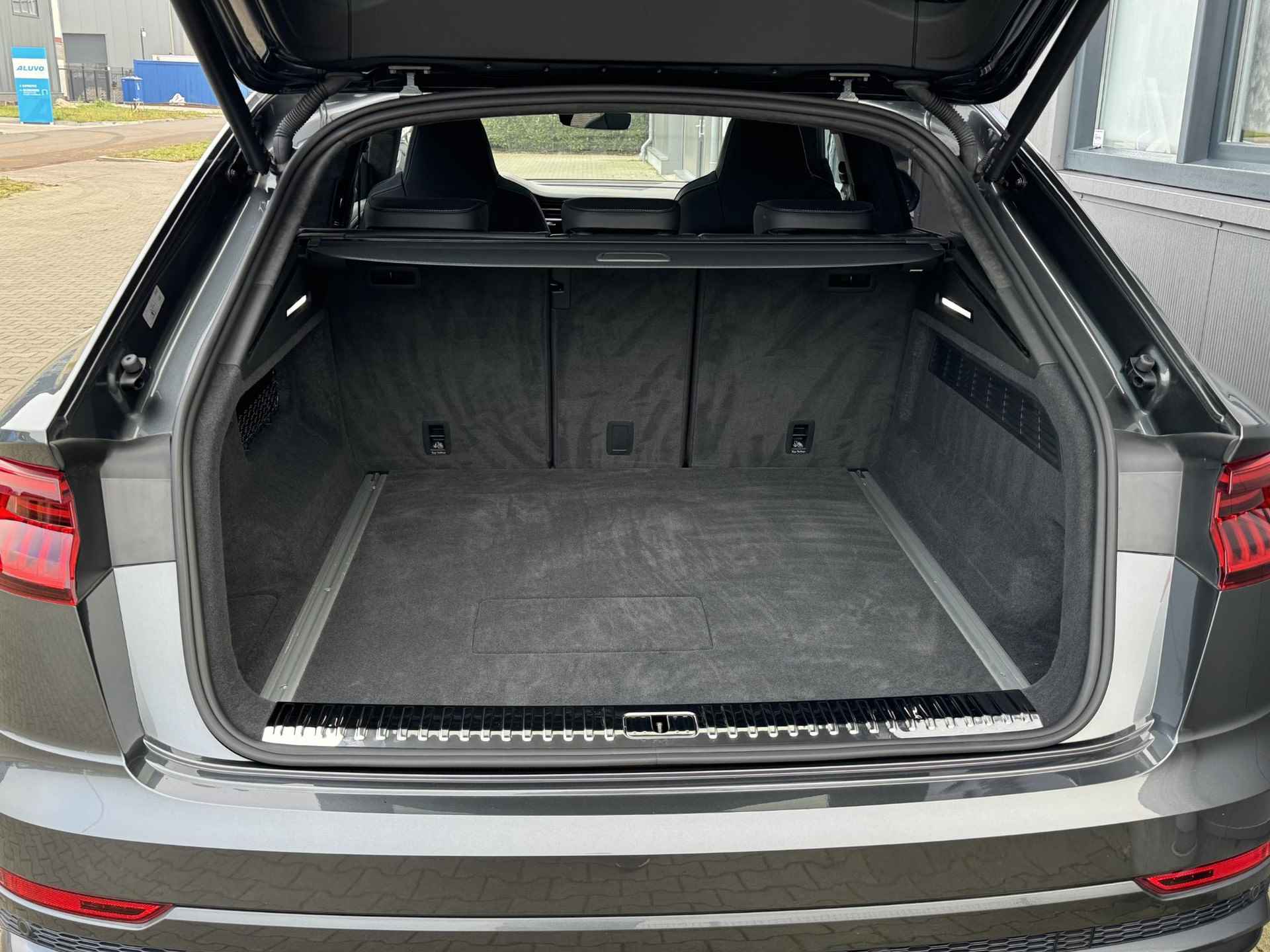 Audi Q8 55 TFSI e quattro Pro Line S Line - 381 PK - RS stoelen - Trekhaak - B&O - Softclose - 11/41