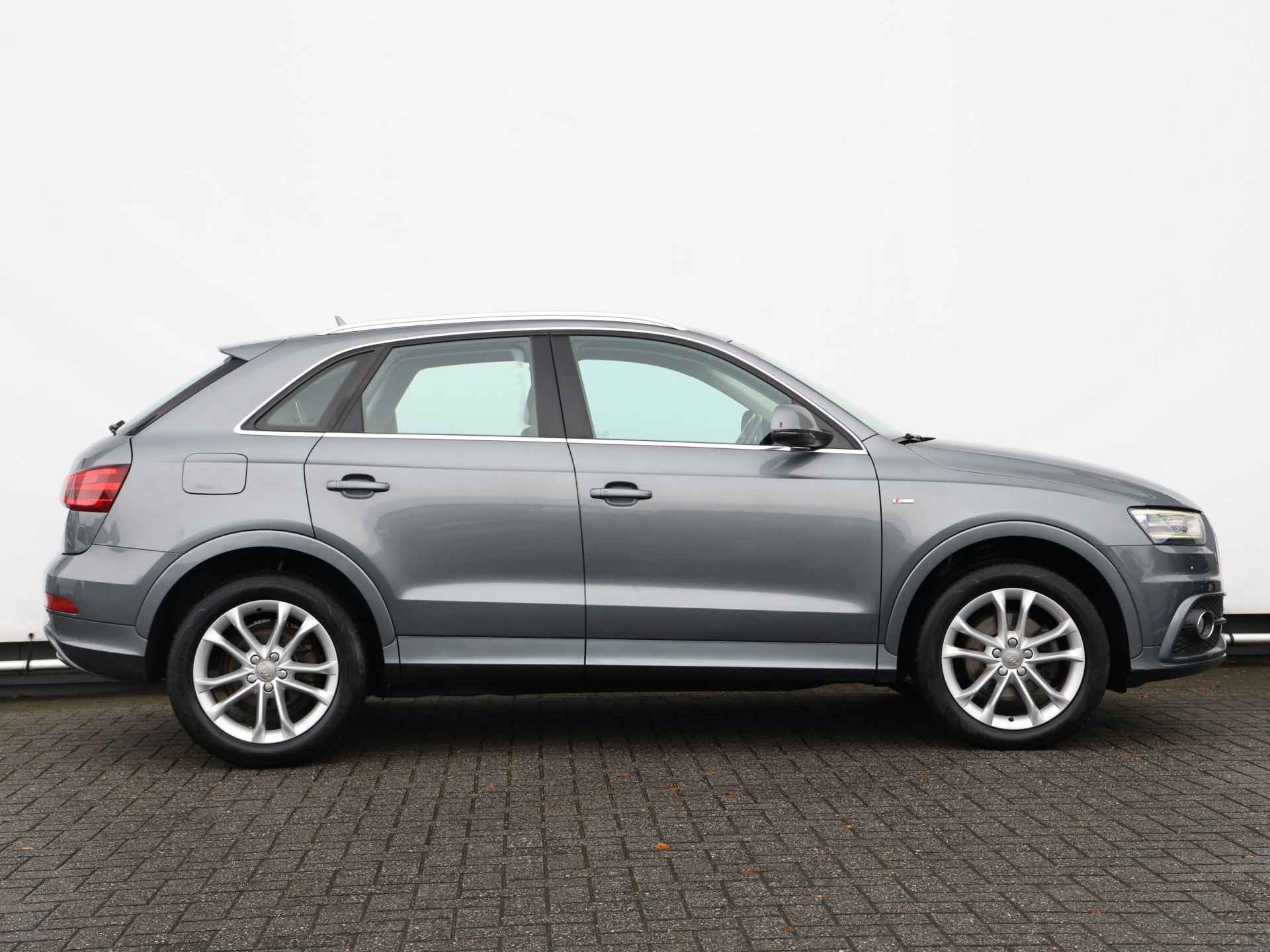 Audi Q3 1.4 TFSI Sport Edition 150PK I Xenon I Navigatie I Cruise I S-Line I Spiegelpakket - 2/38