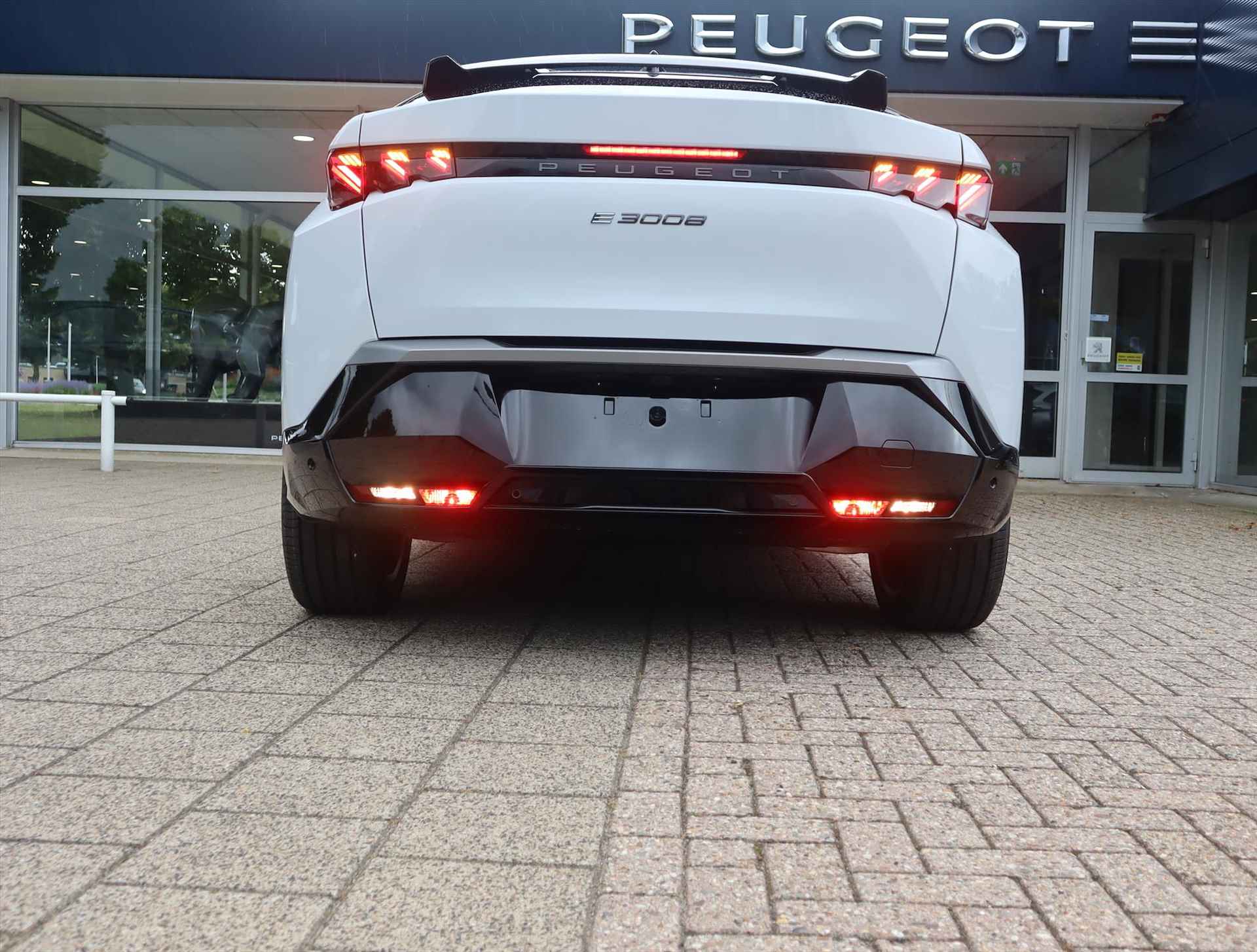 Peugeot 3008 EV GT 73 kWh 210pk, Rijklaarprijs, Leder Warmtepomp FOCAL HiFi 360 Vision & Drive Assist Pack - 17/77