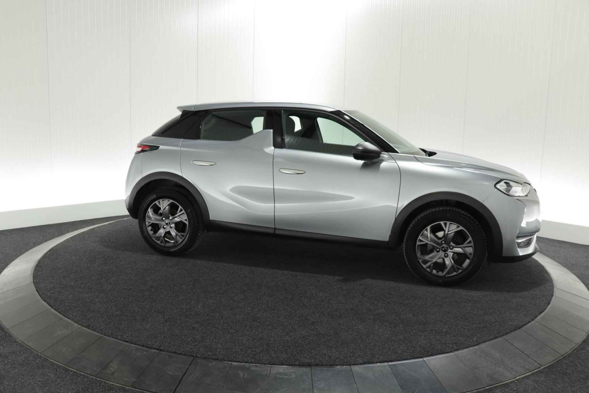 DS 3 Crossback PureTech 100 Montmartre | Parkeersensoren | Apple Carplay | Allseason Banden | Navigatie | Climate Control - 8/64