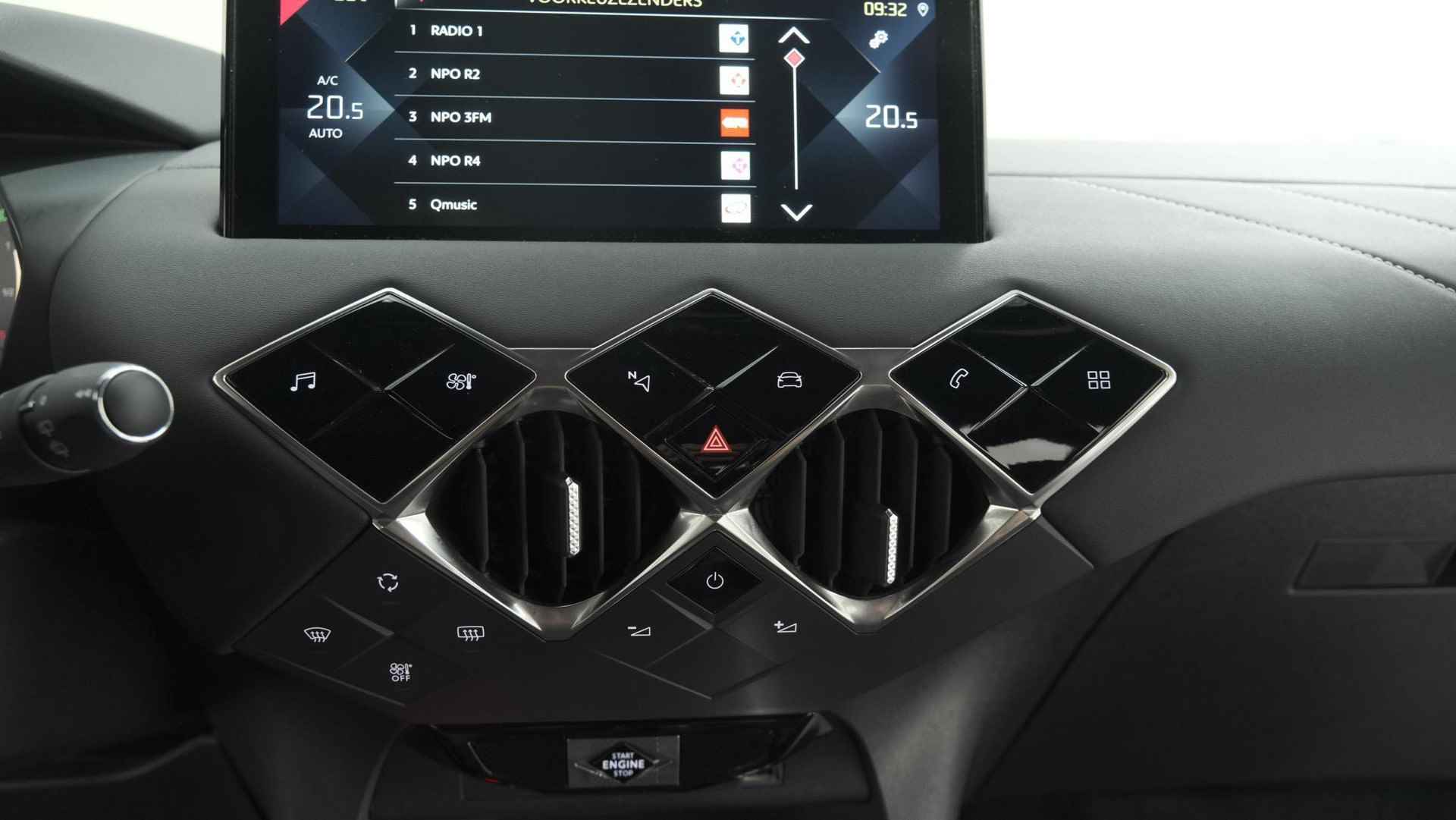 DS 3 Crossback PureTech 100 Montmartre | Parkeersensoren | Apple Carplay | Allseason Banden | Navigatie | Climate Control - 37/64