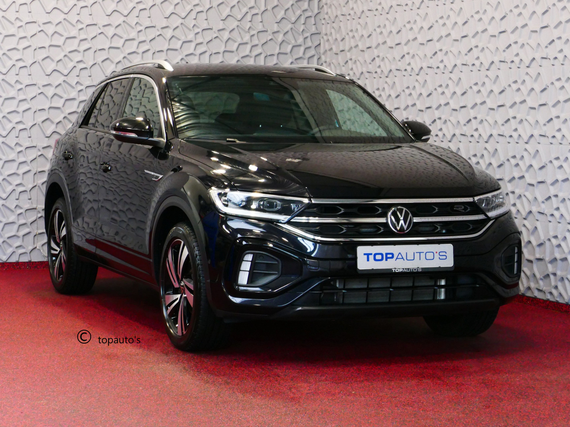 Volkswagen T-Roc 1.5 TSI 150PK R-LINE EVO IQ LIGHT ALCANTARA ELEK.KLEP CARPLAY STOEL/STUUR VERW. 18"LMV VIR.COCKPIT 06/2024 70 BIJNA NIEUWE VOLKSWAGEN'S UIT VOORRAAD LEVERBAAR