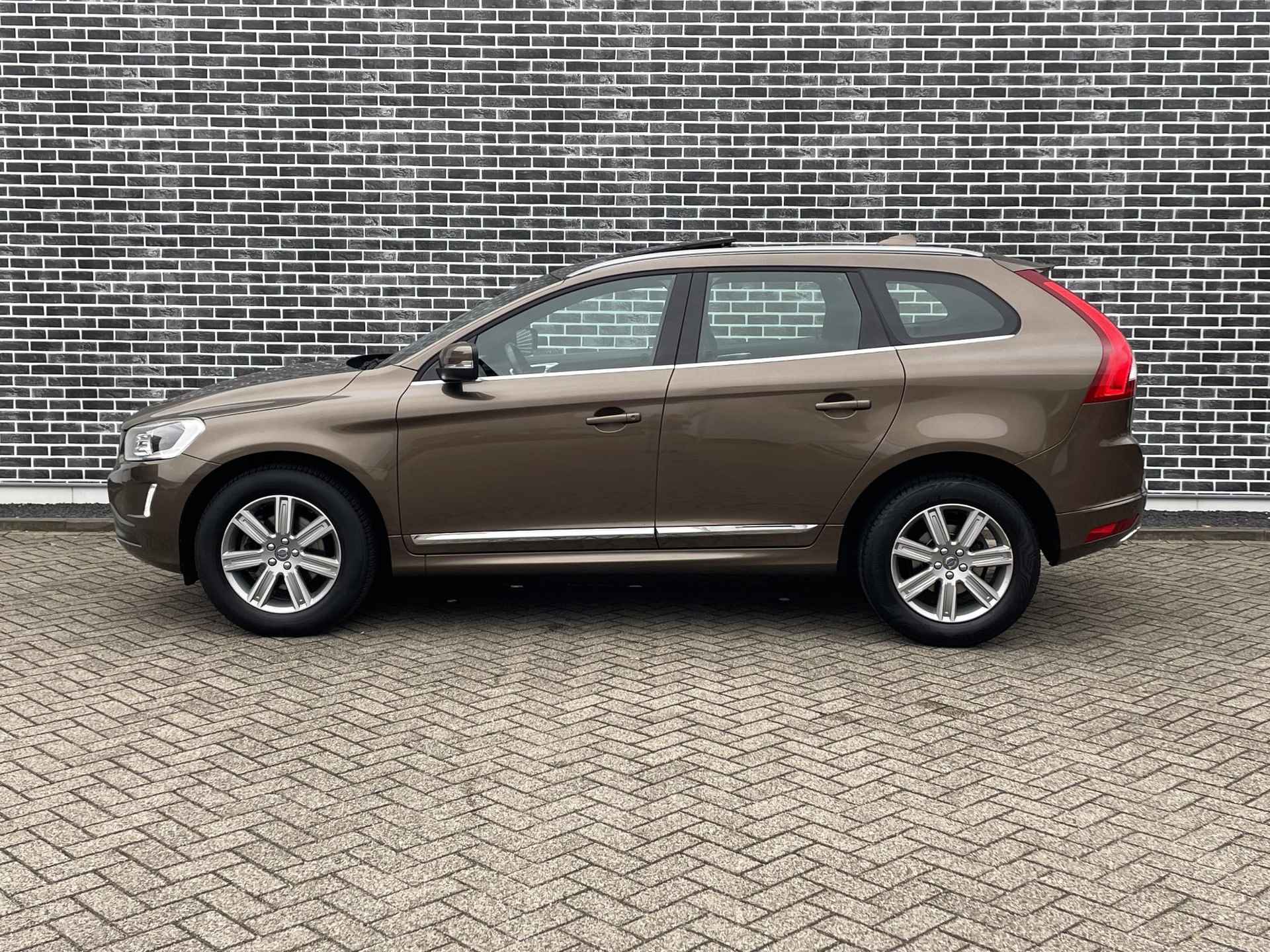 Volvo XC60 2.0 D4 FWD Polar+ | Adapative Cruise Control | Panoramadak | Achteruitrijcamera - 3/22