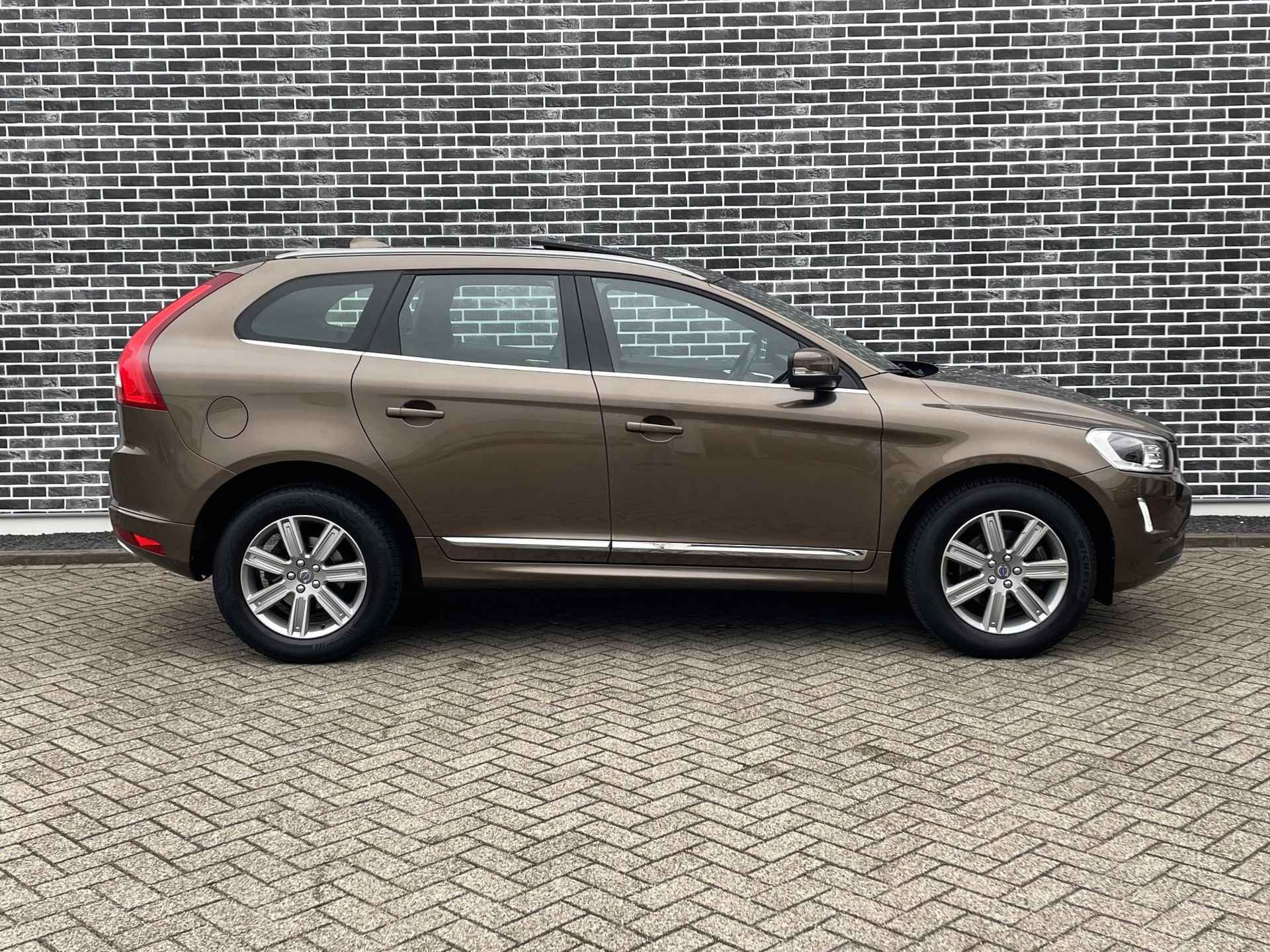 Volvo XC60 2.0 D4 FWD Polar+ | Adapative Cruise Control | Panoramadak | Achteruitrijcamera - 6/22