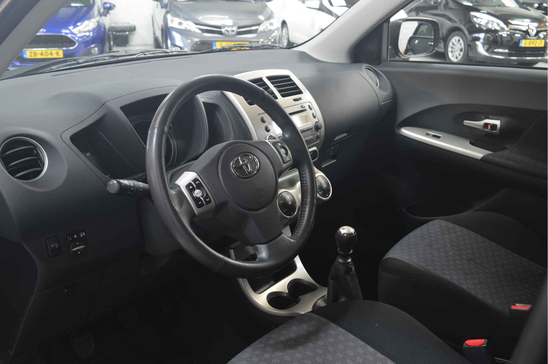 Toyota Urban Cruiser 1.3 VVT-i Dynamic // 64.000 km // 1ste EIGENAAR // DEALER ONDERHOUDEN // CLIMA // TREKHAAK // - 8/25