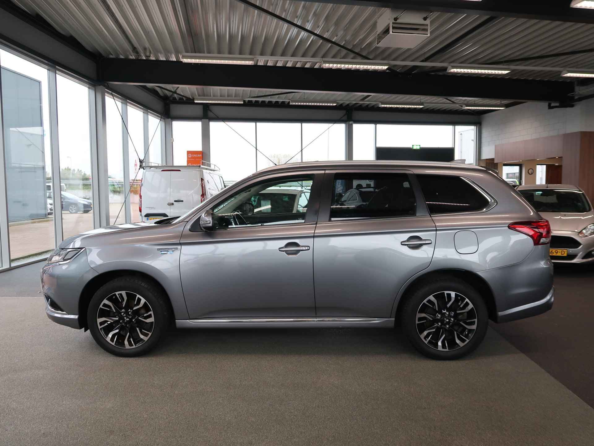 Mitsubishi Outlander 2.0 PHEV 4WD Instyle+ Automaat SCHUIFDAK/LEDER/360CAMERA/ROCKFORD/TREKHAAK - 20/98