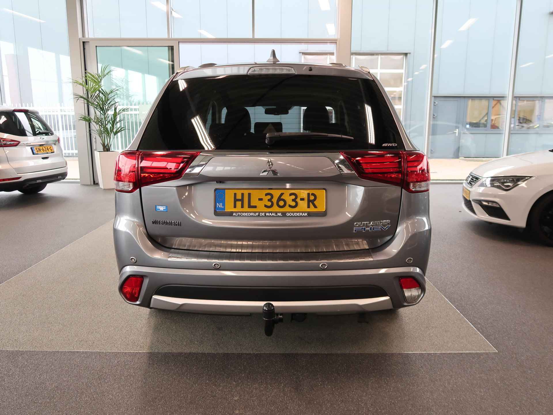 Mitsubishi Outlander 2.0 PHEV 4WD Instyle+ Automaat SCHUIFDAK/LEDER/360CAMERA/ROCKFORD/TREKHAAK - 22/98