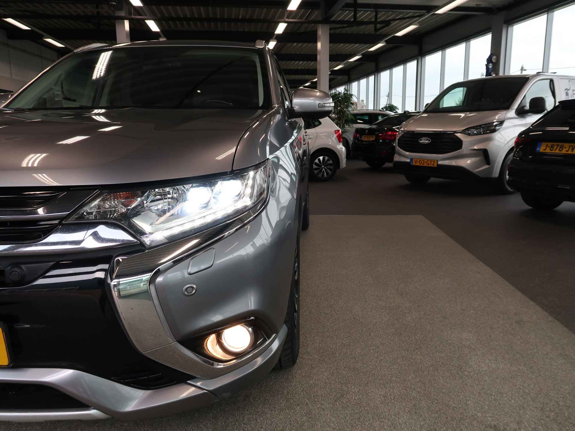 Mitsubishi Outlander 2.0 PHEV 4WD Instyle+ Automaat SCHUIFDAK/LEDER/360CAMERA/ROCKFORD/TREKHAAK - 73/98