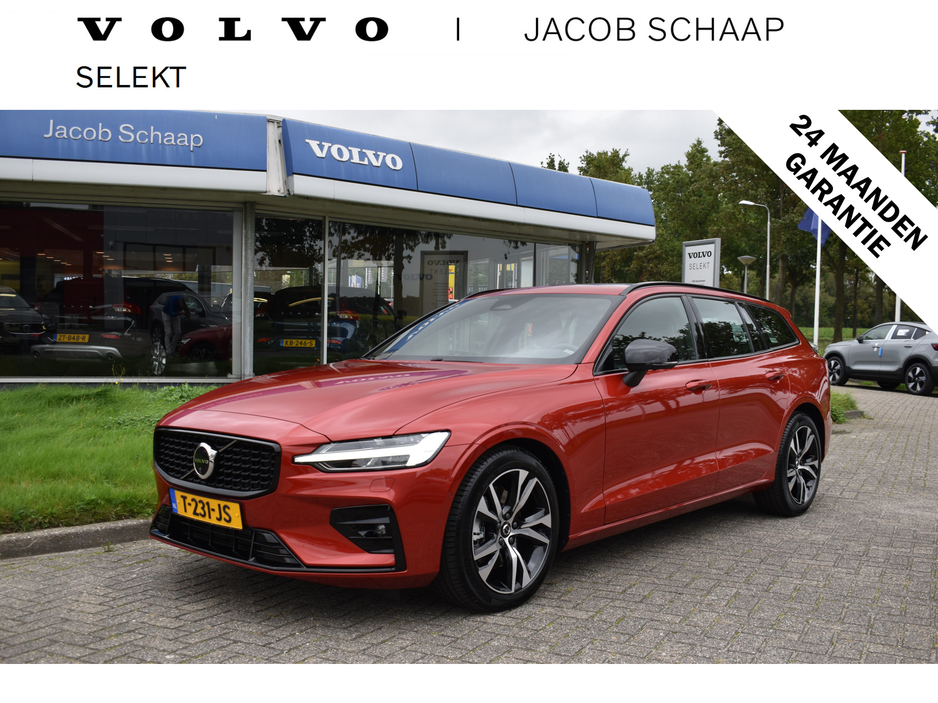 Volvo V60 B4 Mild Hybrid 211PK Automaat Plus Dark | Trekhaak | 360 Camera | ACC | H&K | Panoramadak | Google | Elektr. stoel | bij viaBOVAG.nl