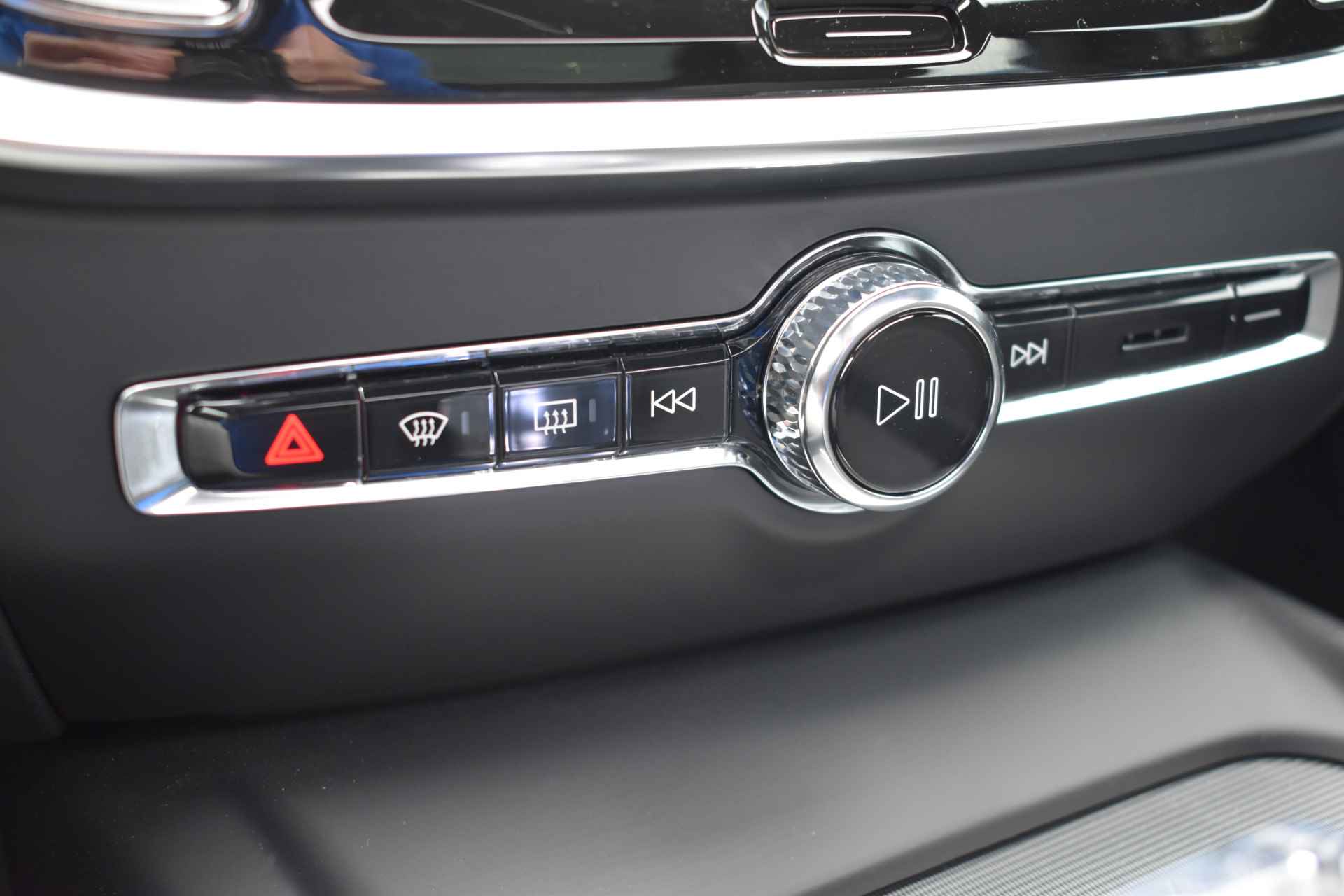 Volvo V60 B4 Mild Hybrid 211PK Automaat Plus Dark | Trekhaak | 360 Camera | ACC | H&K | Panoramadak | Google | Elektr. stoel | - 49/51