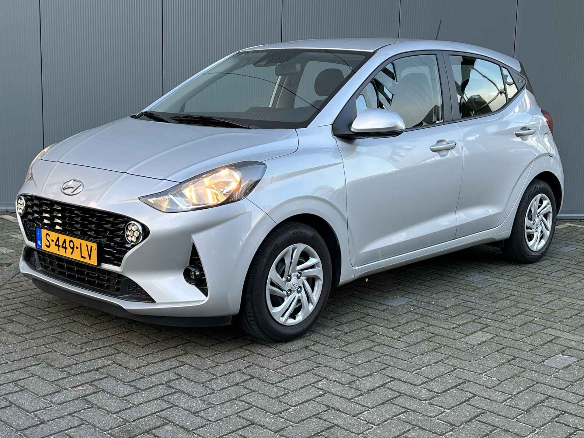 Hyundai i10 1.0 67pk Comfort | LED | Airco | Carplay | Navigatie | Bluetooth | Cruise control | 1e Eigenaar - 2/3