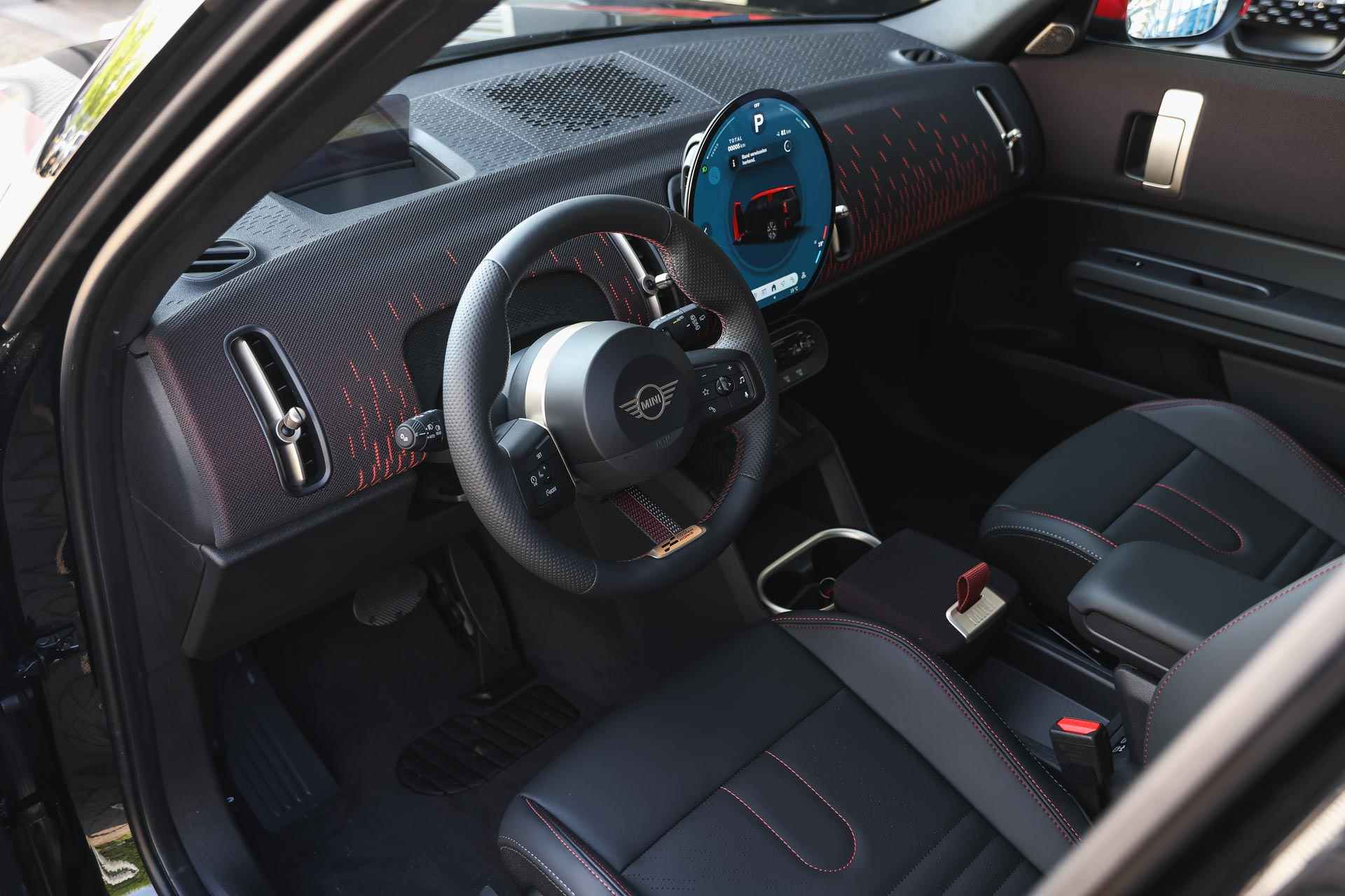 MINI Countryman E JCW 66.5 kWh / Panoramadak / JCW Sportstoelen / Parking Assistant Plus / LED / Head-Up / Comfort Access / Stoelverwarming - 21/38