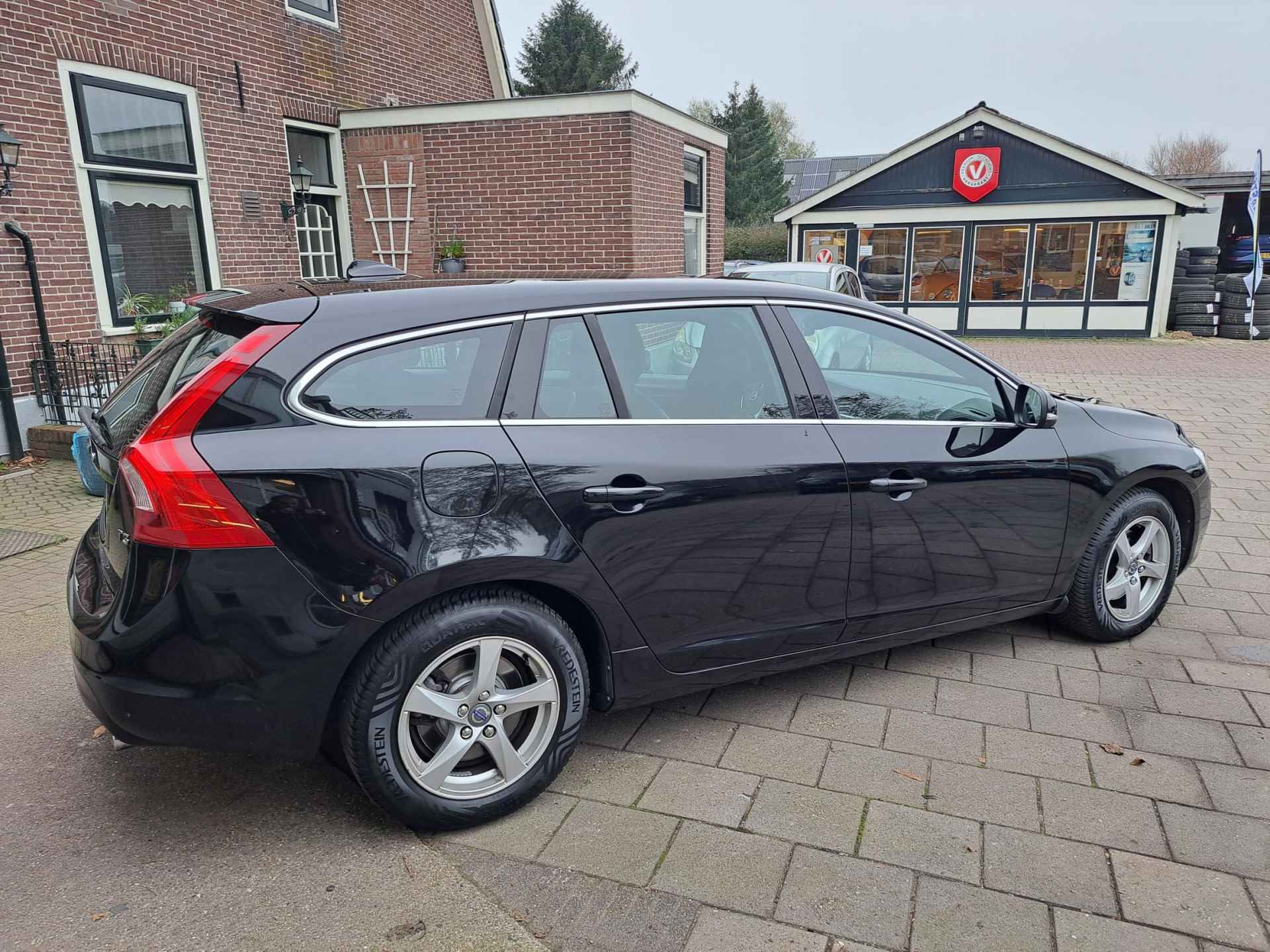 Volvo V60 2.0 T3 Nordic+/Xenon/Standkachel/Stoelverw./Navigatie - 3/22