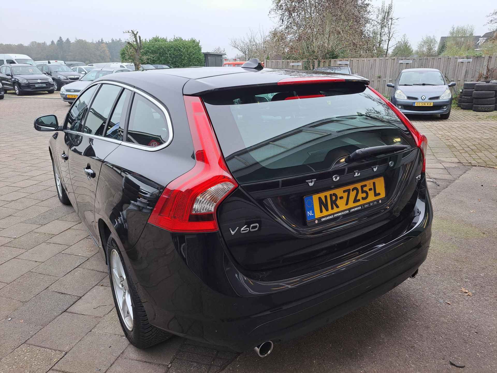 Volvo V60 2.0 T3 Nordic+/Xenon/Standkachel/Stoelverw./Navigatie - 4/22