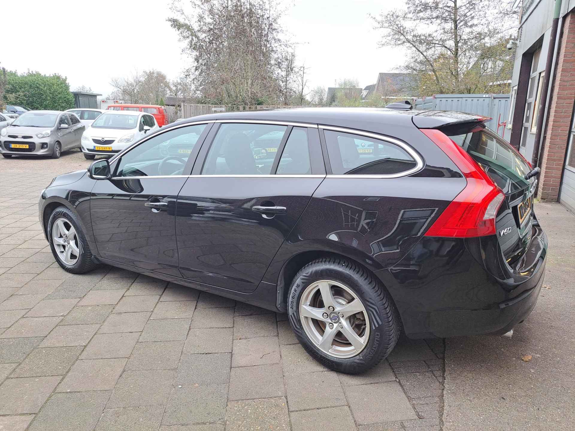 Volvo V60 2.0 T3 Nordic+/Xenon/Standkachel/Stoelverw./Navigatie - 5/22