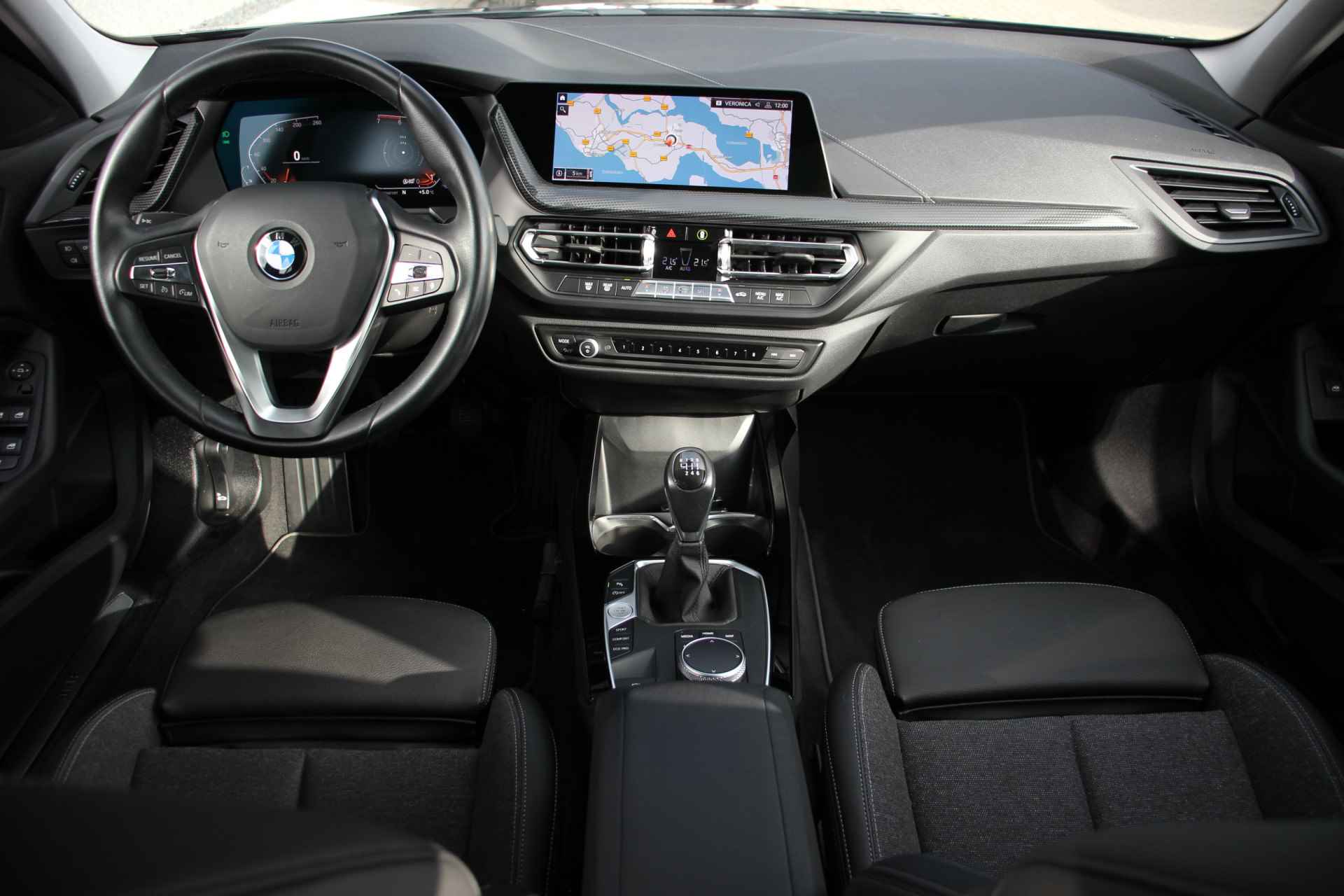 BMW 1-serie 118i Executive Edition | Digital Cockpit | Camera | LED | Navi | - 3/32