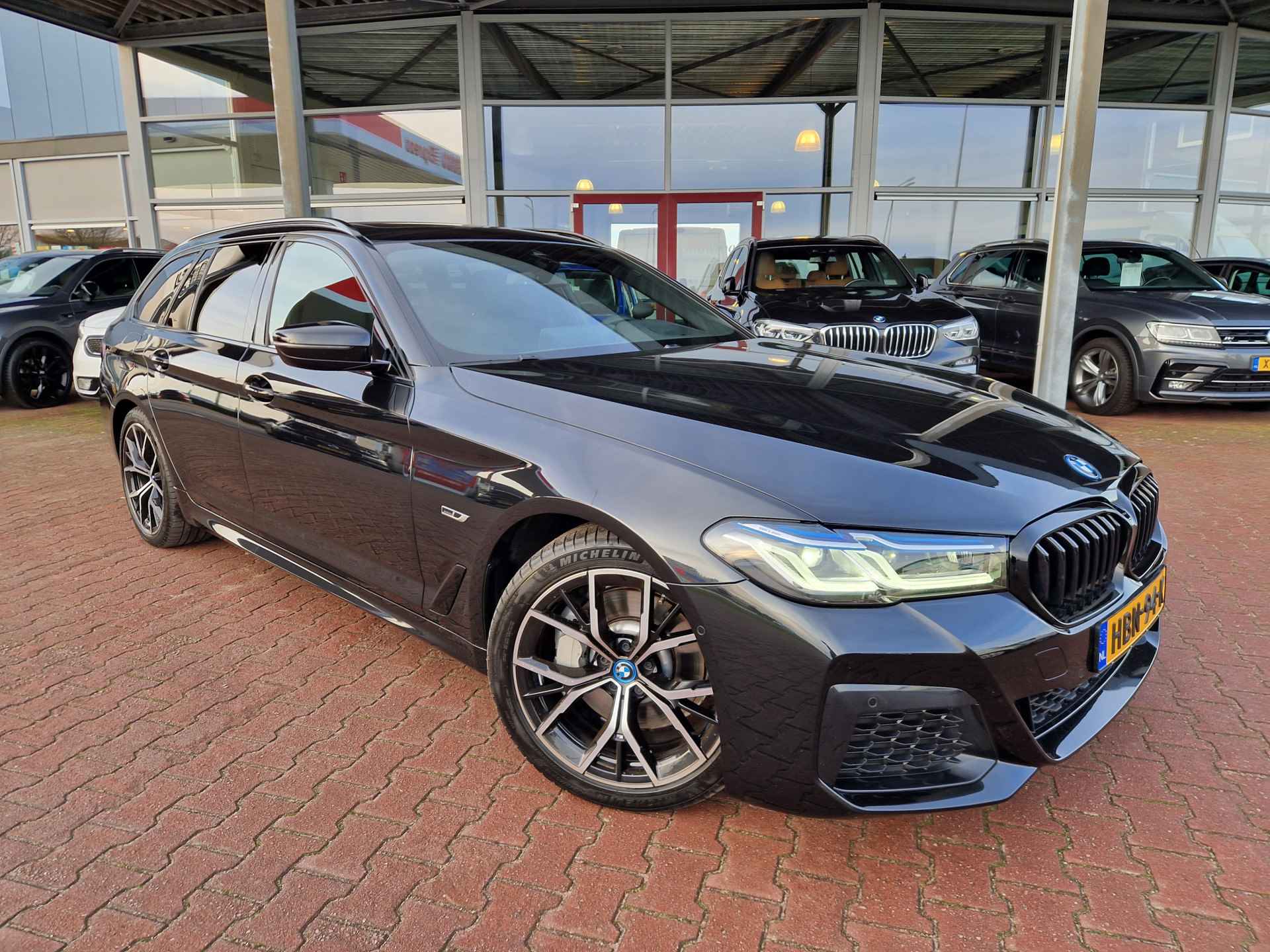 BMW 5 Serie Touring 530e Business Edition Plus Hybrid | ELEKTR. TREKH | NAVI | CAMERA | PANO | LEER | STOELVERW. - 3/67