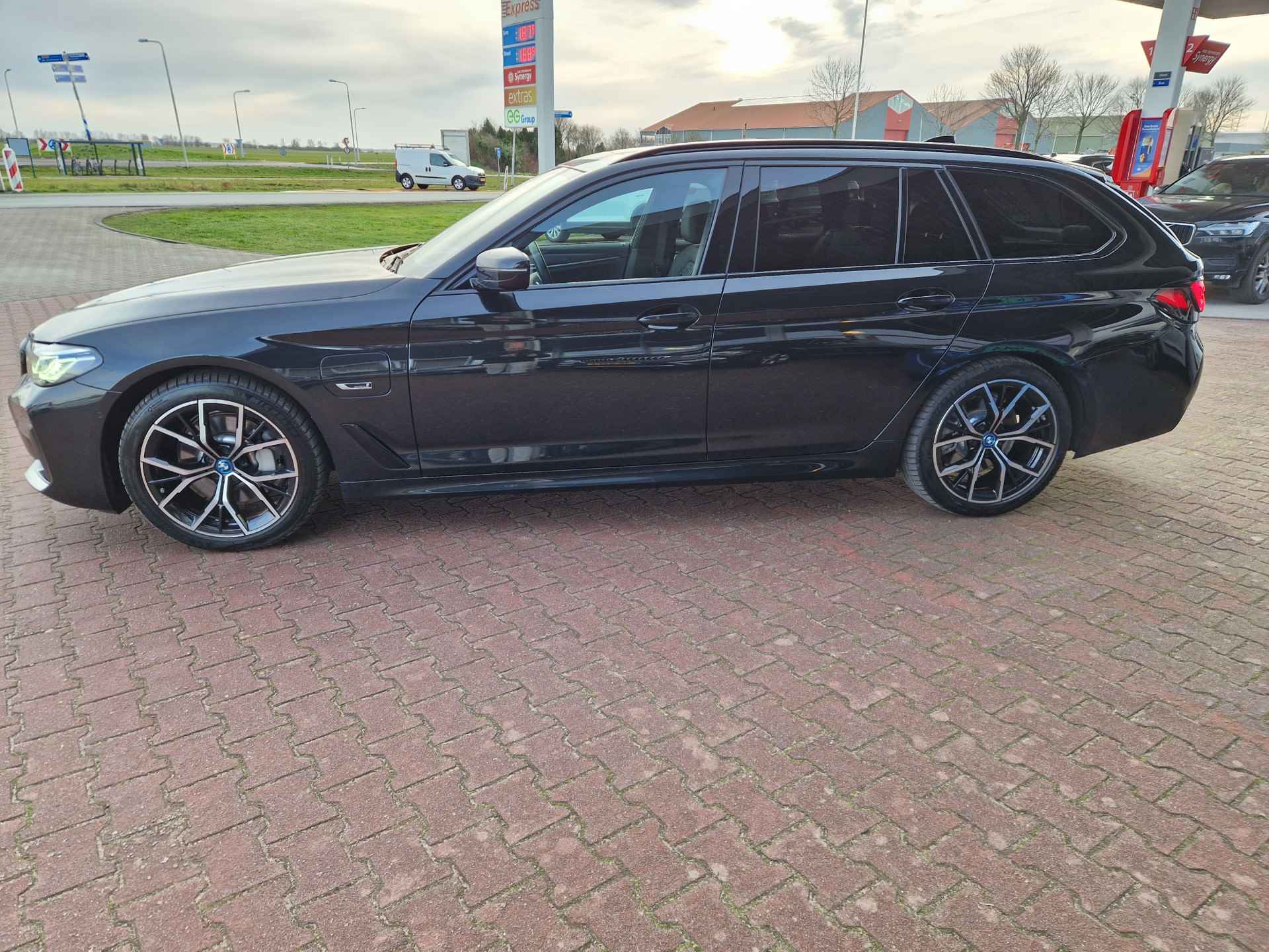 BMW 5 Serie Touring 530e Business Edition Plus Hybrid | ELEKTR. TREKH | NAVI | CAMERA | PANO | LEER | STOELVERW. - 6/67