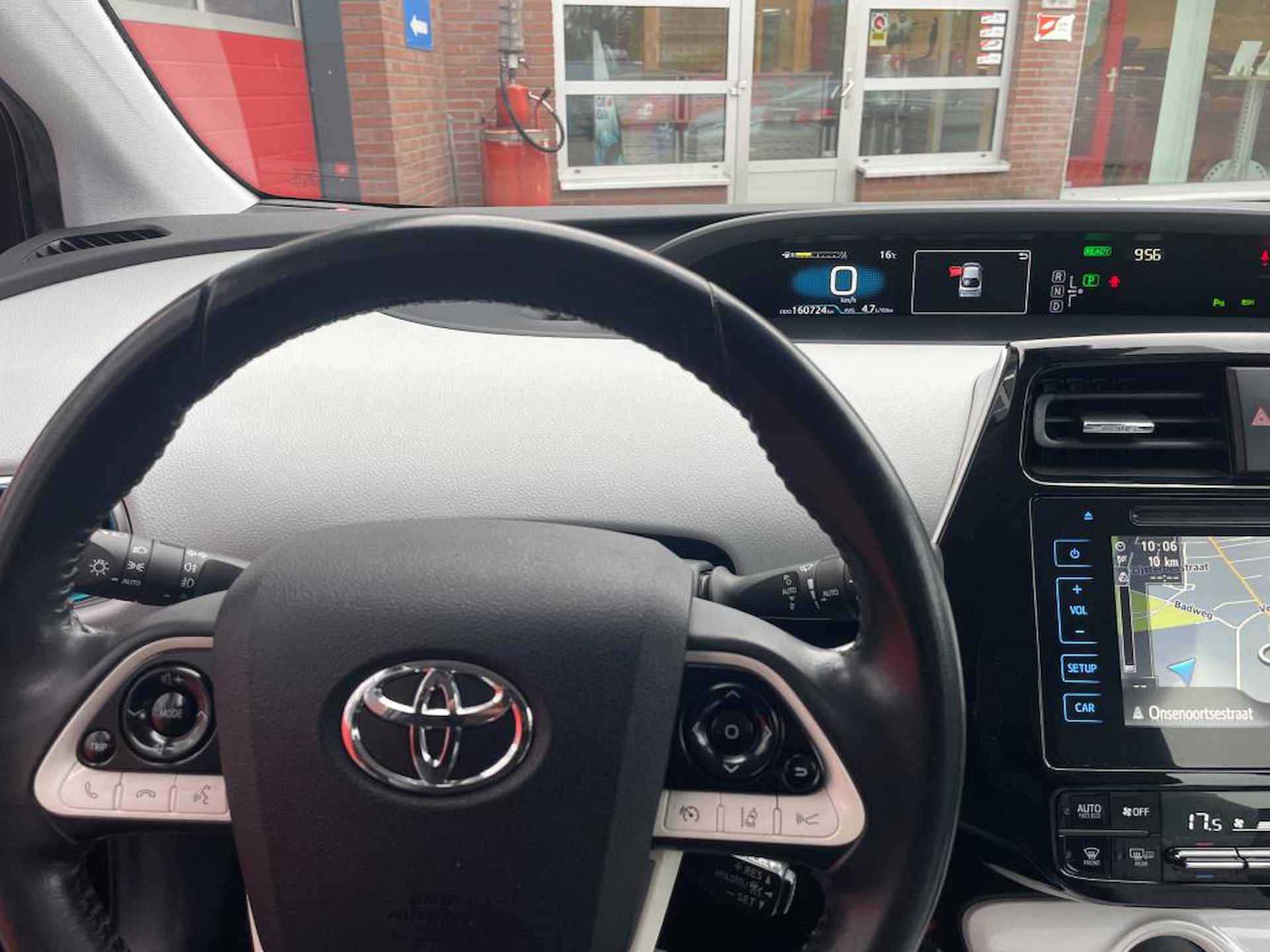 Toyota Prius 1.8 Executive, Trekhaak, JBL, Keyless, Navi, Stoelverwarming, BSM, Camera - 12/16