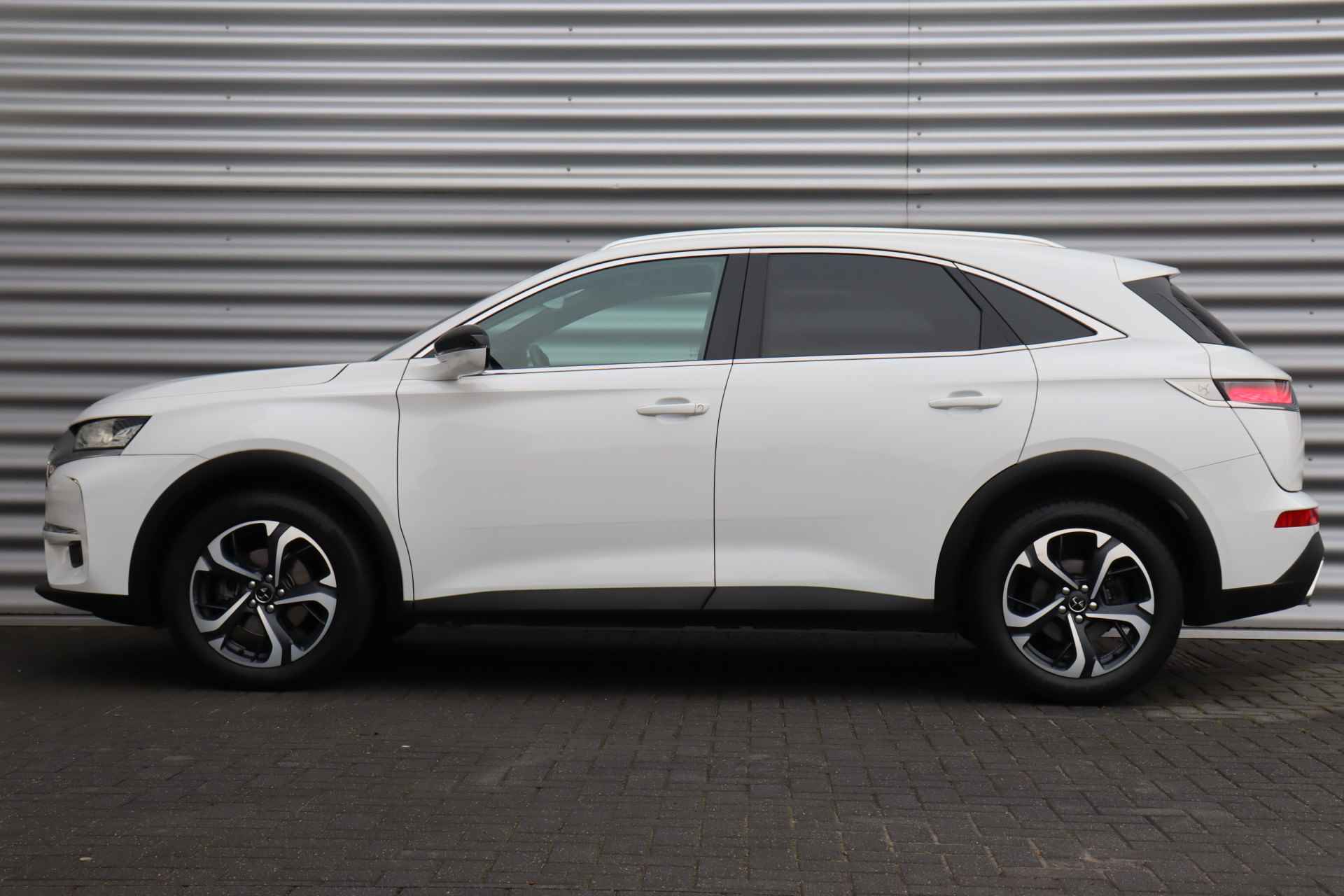 DS 7 Crossback 1.6 PURETECH 180PK BUSINESS / NAVI / CLIMA / LED / PDC / 18" LMV / KEYLESS / PANO. DAK / BLUETOOTH / CRUISECONTROL / NIEUWSTAAT - 2/36