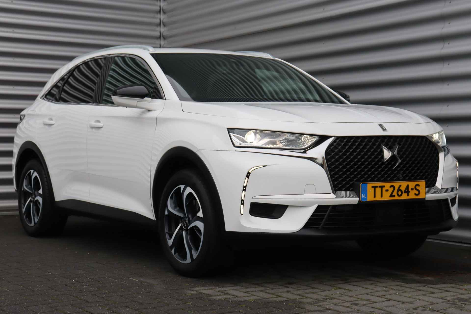 DS 7 Crossback 1.6 PURETECH 180PK BUSINESS / NAVI / CLIMA / LED / PDC / 18" LMV / KEYLESS / PANO. DAK / BLUETOOTH / CRUISECONTROL / NIEUWSTAAT - 4/36