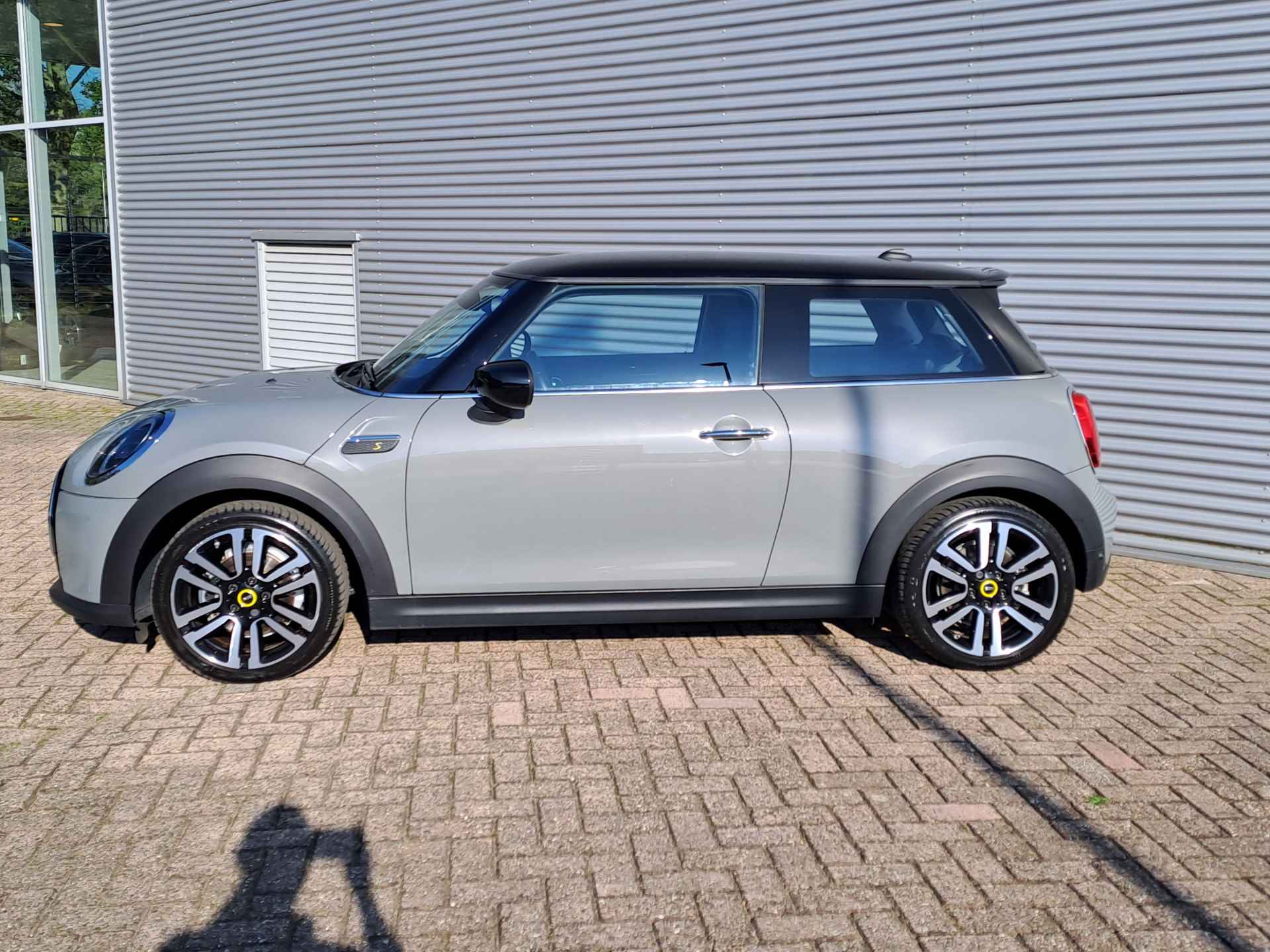 MINI Mini Electric Classic 33 kWh | Apple Carplay/Android Auto | PDC | Automaat | 100% Elektrisch - 2/32