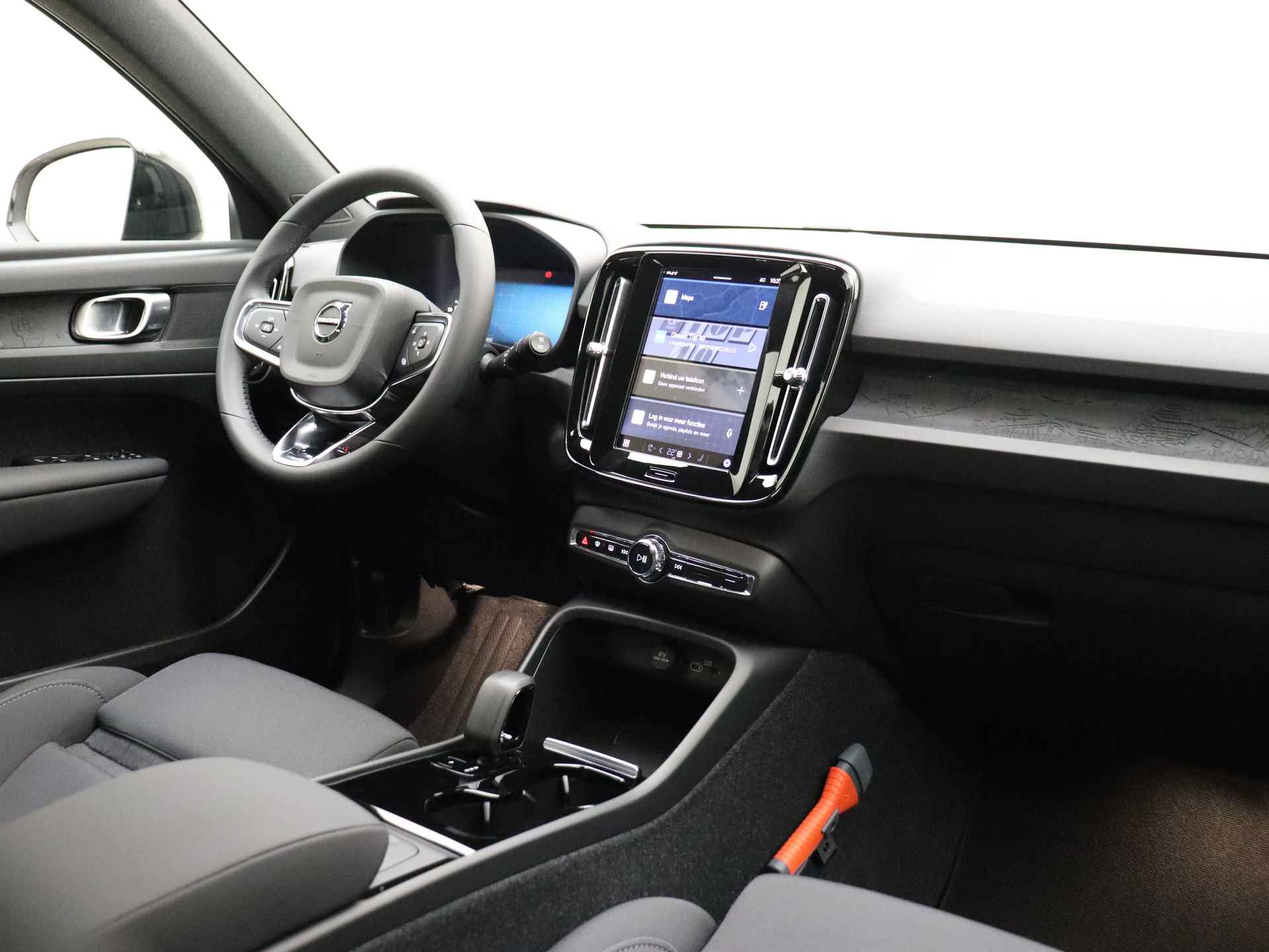 Volvo EX40 Extended Range Plus 82 kWh / 3 jaar gratis onderhoud / € 2.950,- Subsidie / Nieuw op voorraad / El. Trekhaak / Warmtepomp / Stoel + Stuurw. Verwarming / - 2/37