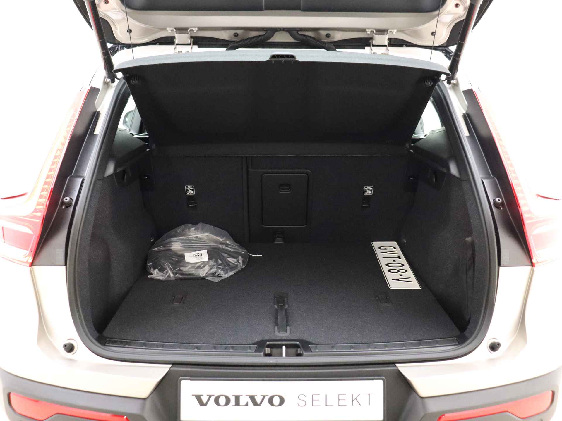 Volvo EX40 Extended Range Plus 82 kWh / 3 jaar gratis onderhoud / € 2.950,- Subsidie / Nieuw op voorraad / El. Trekhaak / Warmtepomp / Stoel + Stuurw. Verwarming / - 10/37