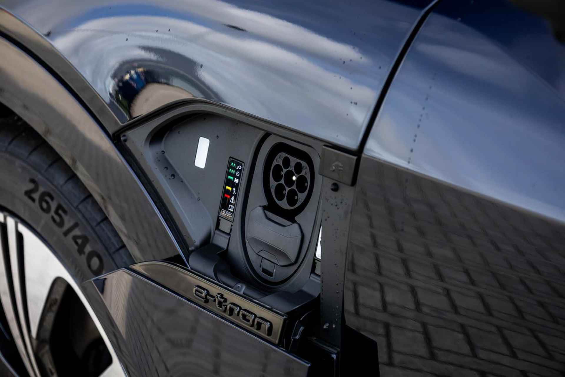 Audi Q8 e-tron 55 quattro 408pk S Edition Competition 115 kWh | Exclusive lak | Trekhaak - 14/55