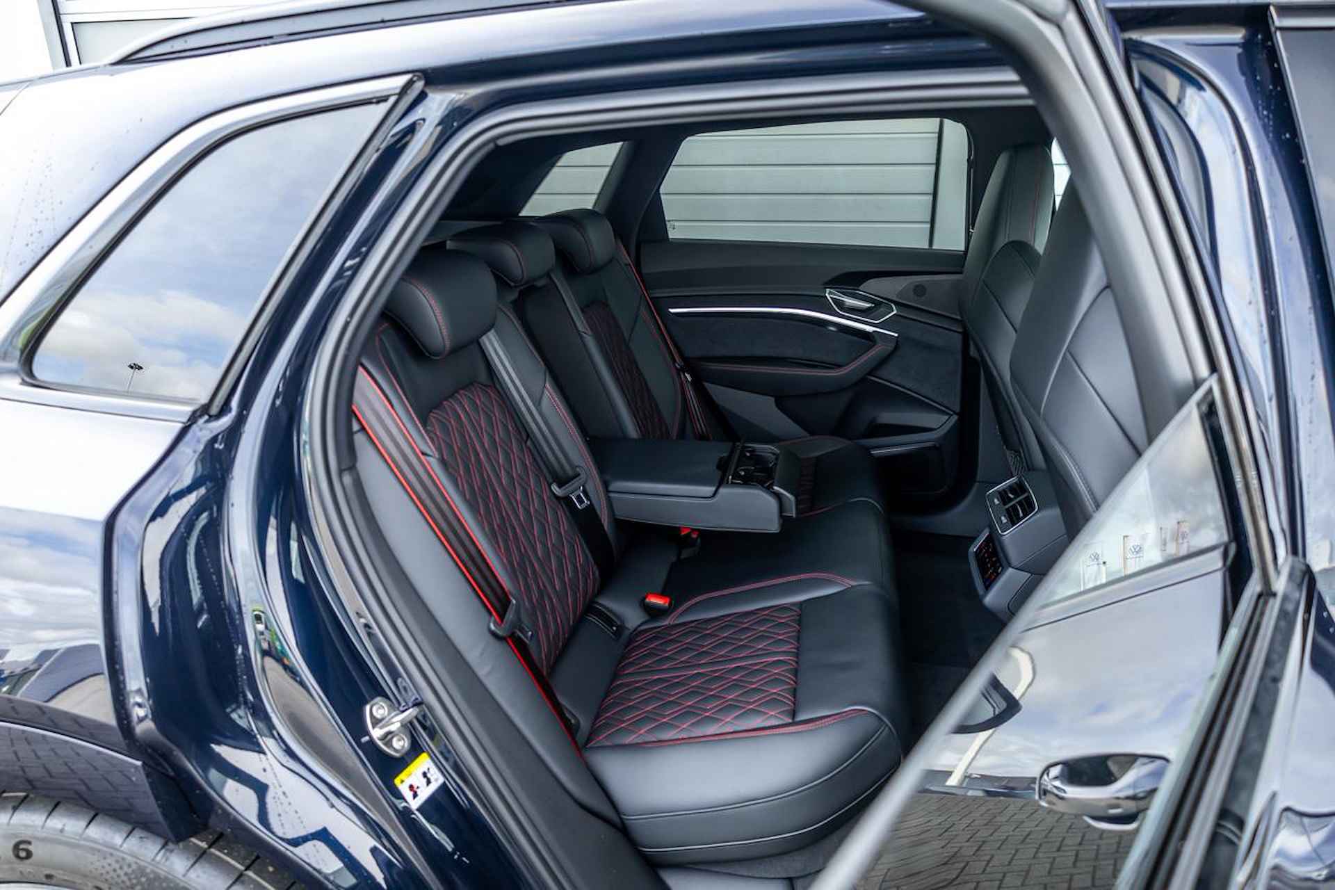 Audi Q8 e-tron 55 quattro 408pk S Edition Competition 115 kWh | Exclusive lak | Trekhaak - 23/55