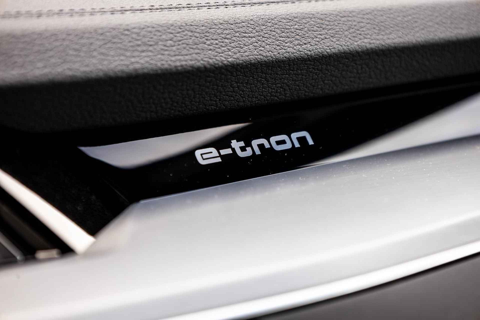 Audi Q8 e-tron 55 quattro 408pk S Edition Competition 115 kWh | Exclusive lak | Trekhaak - 50/55