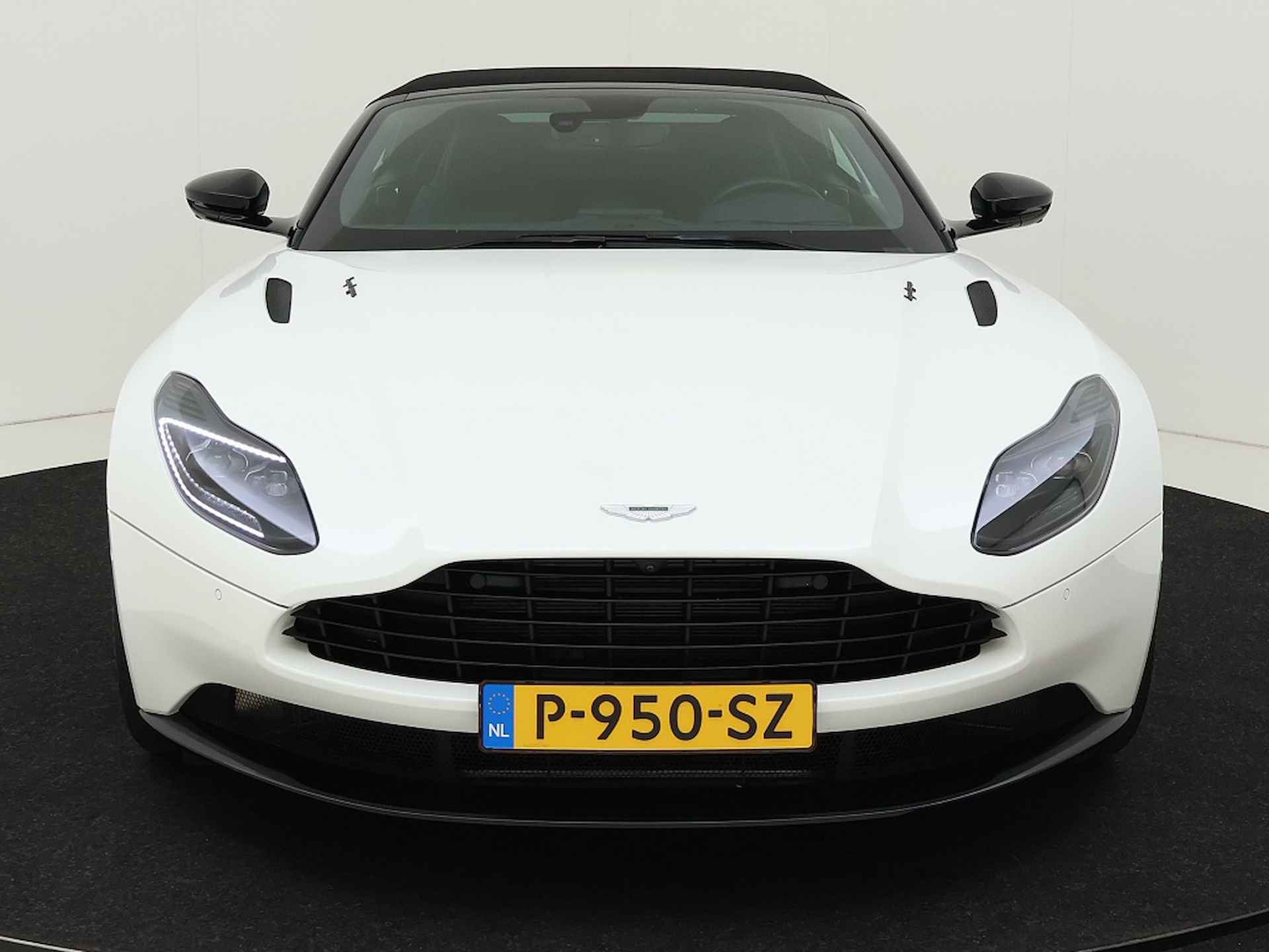 Aston martin DB11 Volante 4.0 V8 | Technology Pack | Dark Exterior Finisher Pack - 3/24