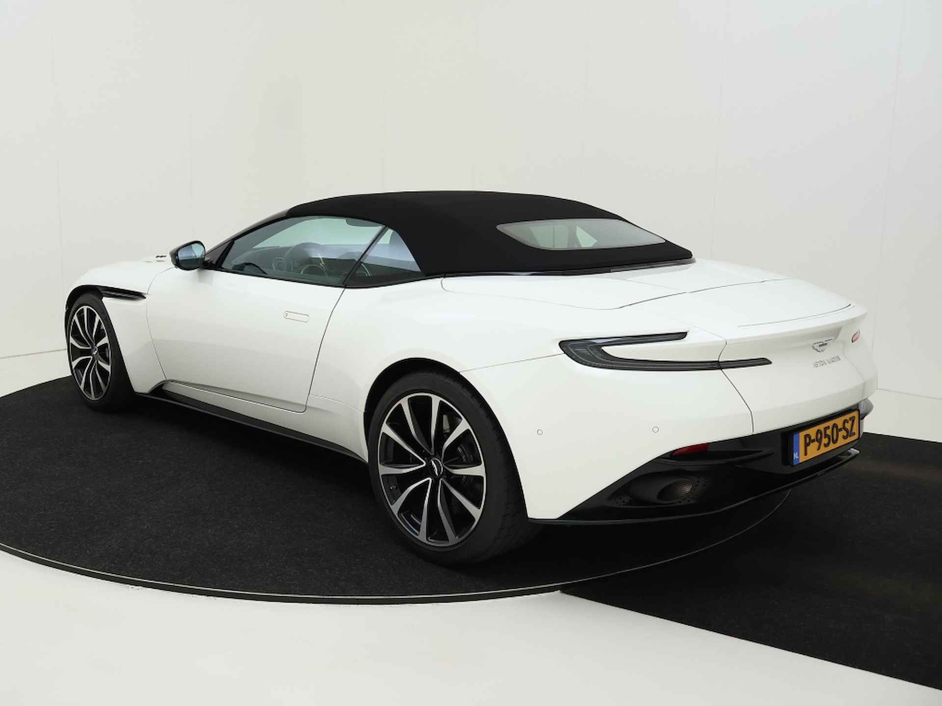 Aston martin DB11 Volante 4.0 V8 | Technology Pack | Dark Exterior Finisher Pack - 4/24