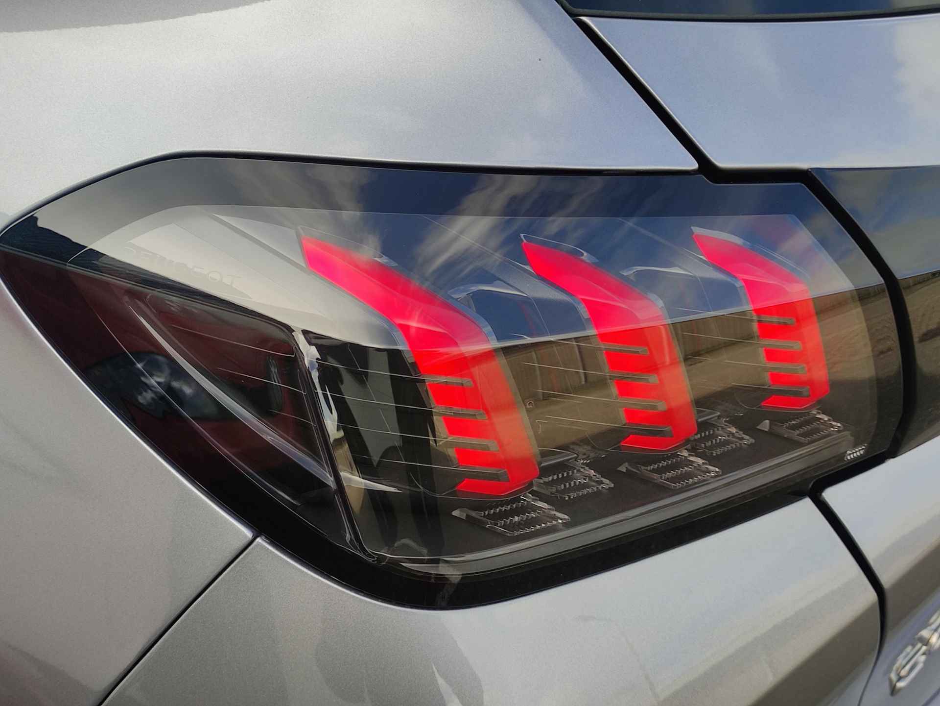 Peugeot 208 5-deurs 1.2 (100 pk) Allure - Apple Carplay - Android Auto - stoelverwarming - virtual cockpit - 14/46
