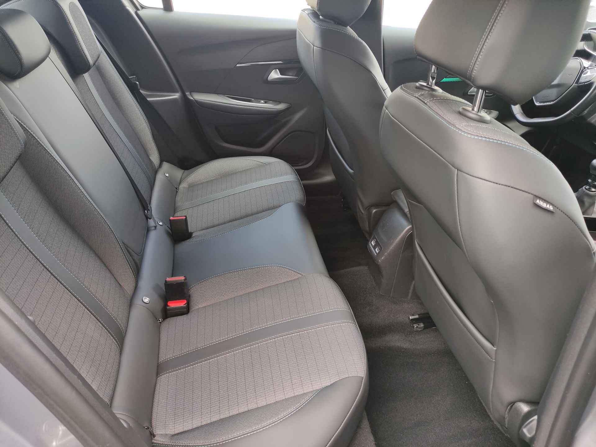 Peugeot 208 5-deurs 1.2 (100 pk) Allure - Apple Carplay - Android Auto - stoelverwarming - virtual cockpit - 17/46