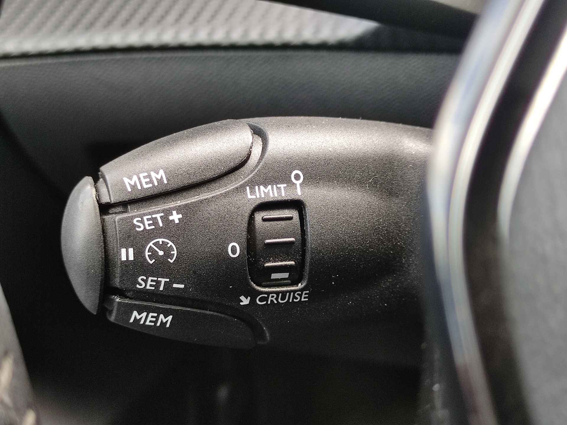 Peugeot 208 5-deurs 1.2 (100 pk) Allure - Apple Carplay - Android Auto - stoelverwarming - virtual cockpit - 39/46