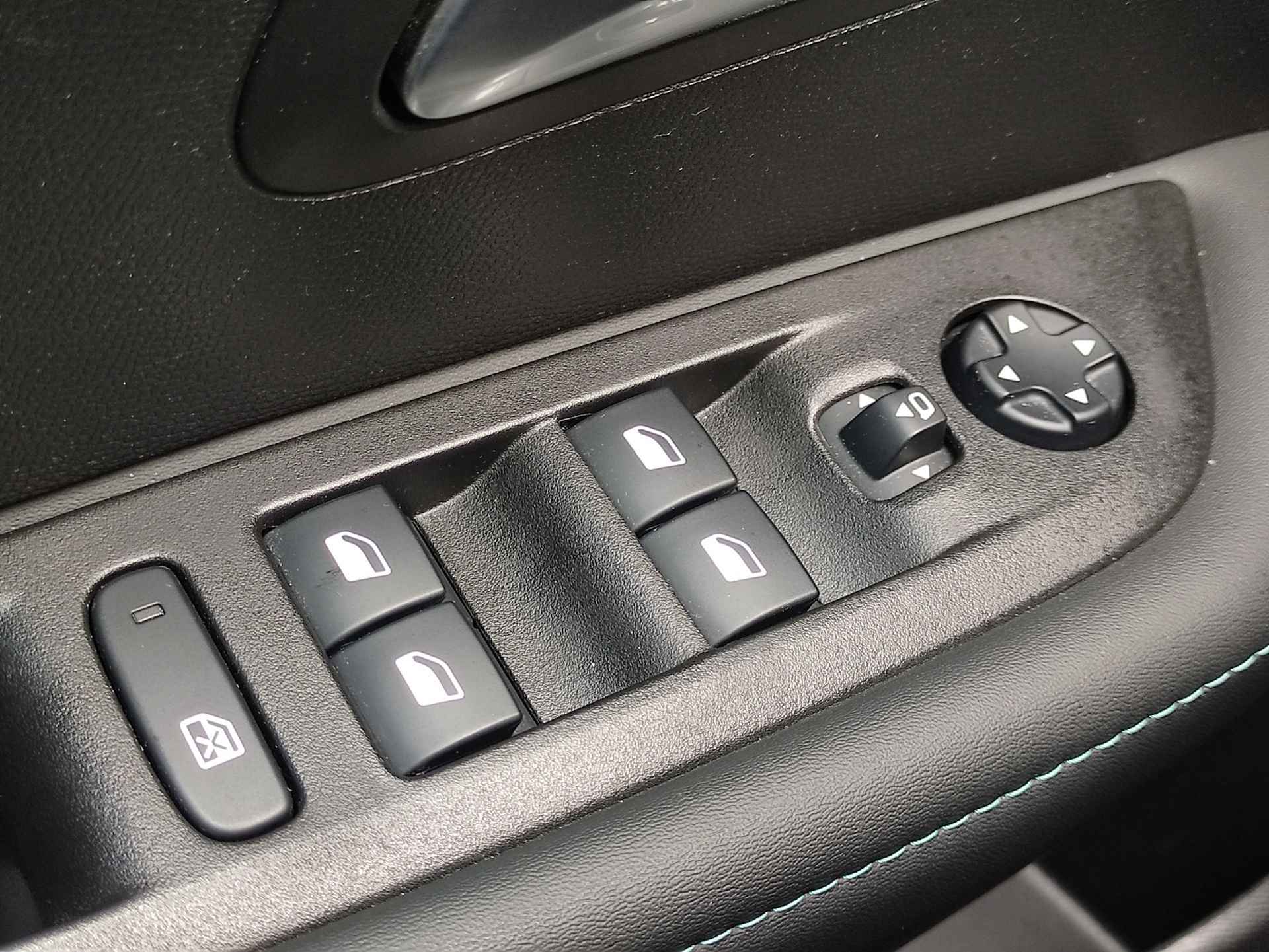 Peugeot 208 5-deurs 1.2 (100 pk) Allure - Apple Carplay - Android Auto - stoelverwarming - virtual cockpit - 42/46
